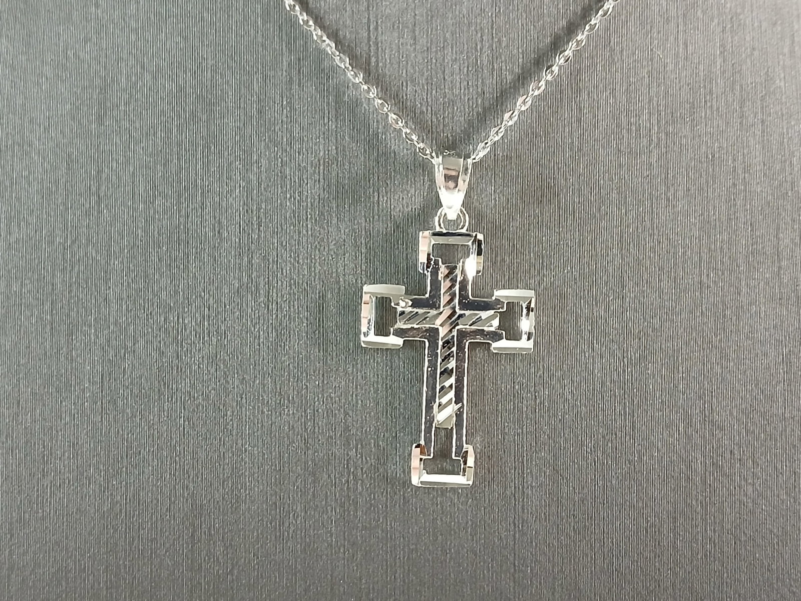 Womens Sterling Silver Religious Cross Pendant Necklace: A VERY NICE STERLING SILVER RELIGIOUS CROSS PENDANT WITH NECKLACE THAT WEIGHS 4.0g. THE PENDANT MEASURES 1 1/4" LONG BY 5/8" WIDE. THE NECKLACE MEASURES 18" LONG. ANY QUESTIONS PLEASE DONT HESITATE TO