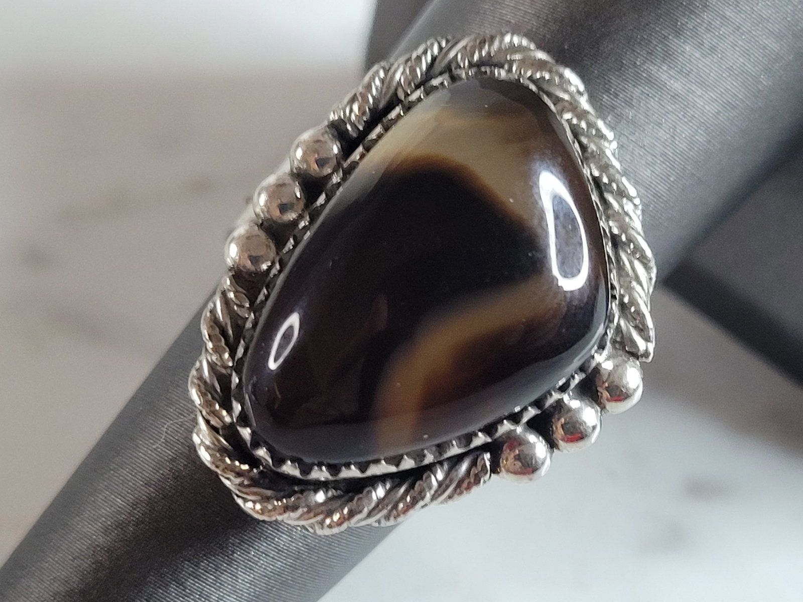 Womens Vintage Estate Sterling Silver Modernist Ring: A WOMENS VINTAGE ESTATE STERLING SILVER MODERNIST RING THAT WEIGHS 11.5g. THE RING IS A SIZE 7.0, AND MEASURES 1" LONG. NOT SURE WHAT THE CENTER STONE IS. RING IS MARKED. THIS WOULD MAKE A NICE GIFT F