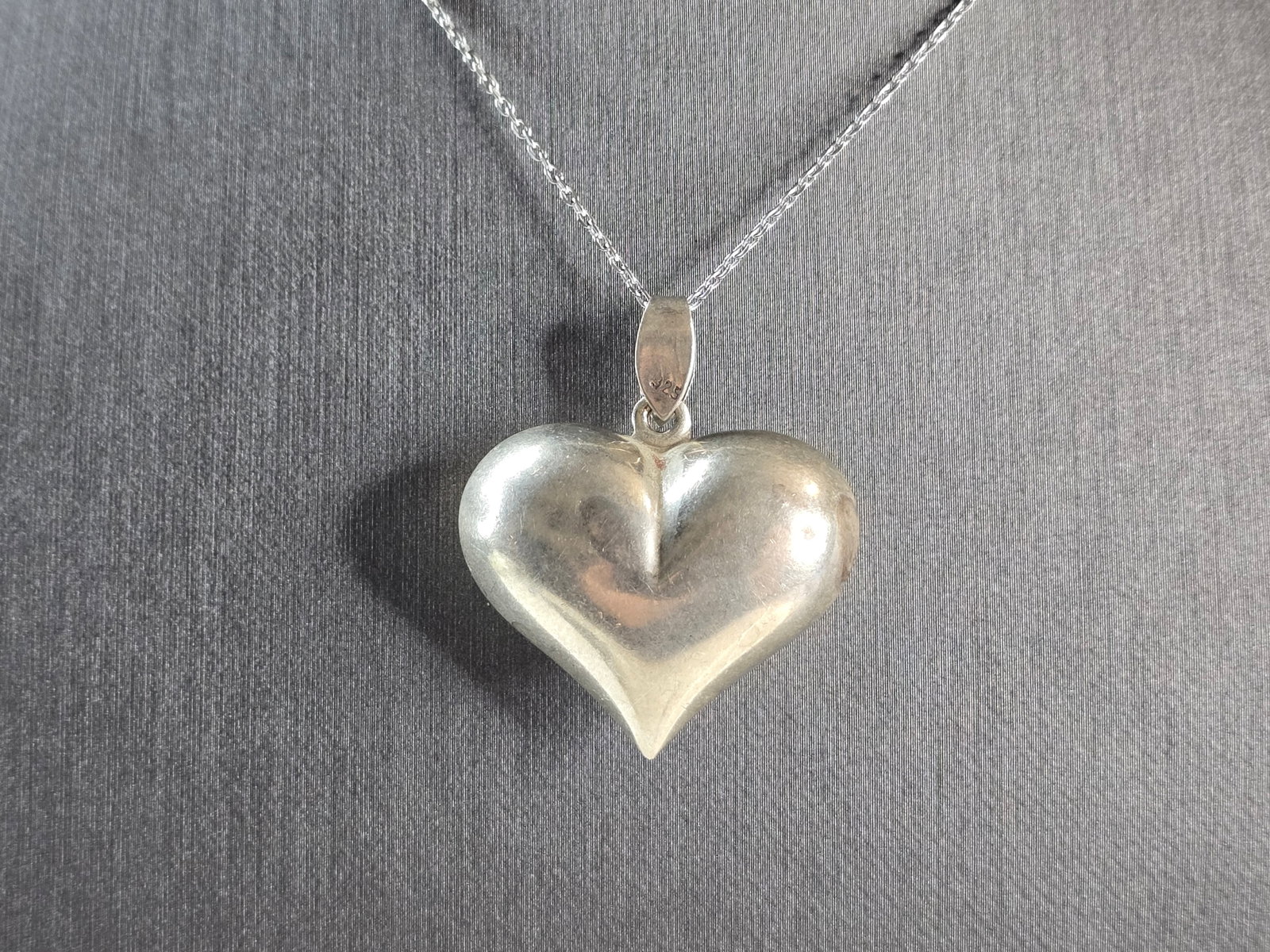 Womens Vintage Estate Sterling Silver Heart Pendant Necklace: A WOMEN'S VINTAGE ESTATE STERLING SILVER HEART PENDANT WITH NECKLACE. THE PENDANT MEASURES 1 1/4" BY 1 1/8" WIDE, AND NECKLACE MEASURES 18". TOTAL WEIGHT IS 7.3g. WOULD MAKE A GREAT GIFT FOR THAT SPEC