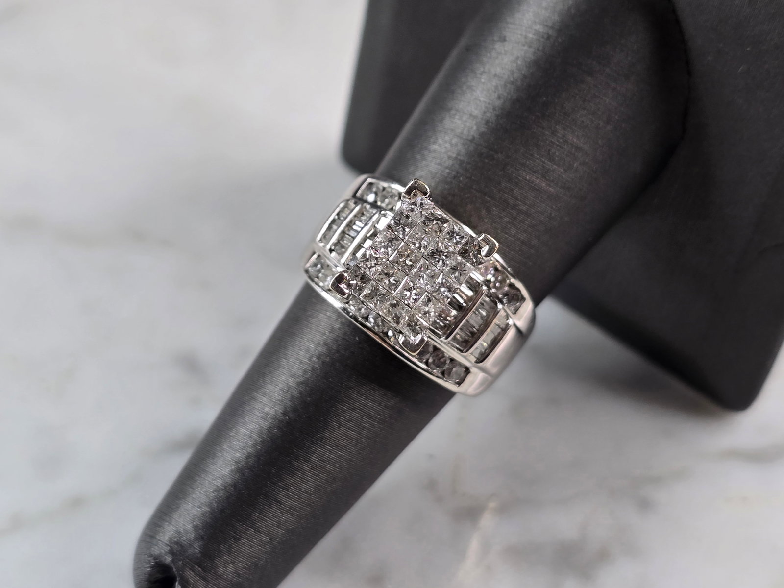 Womens Vintage Estate 10K White Gold Diamond Ring (1 of 7)