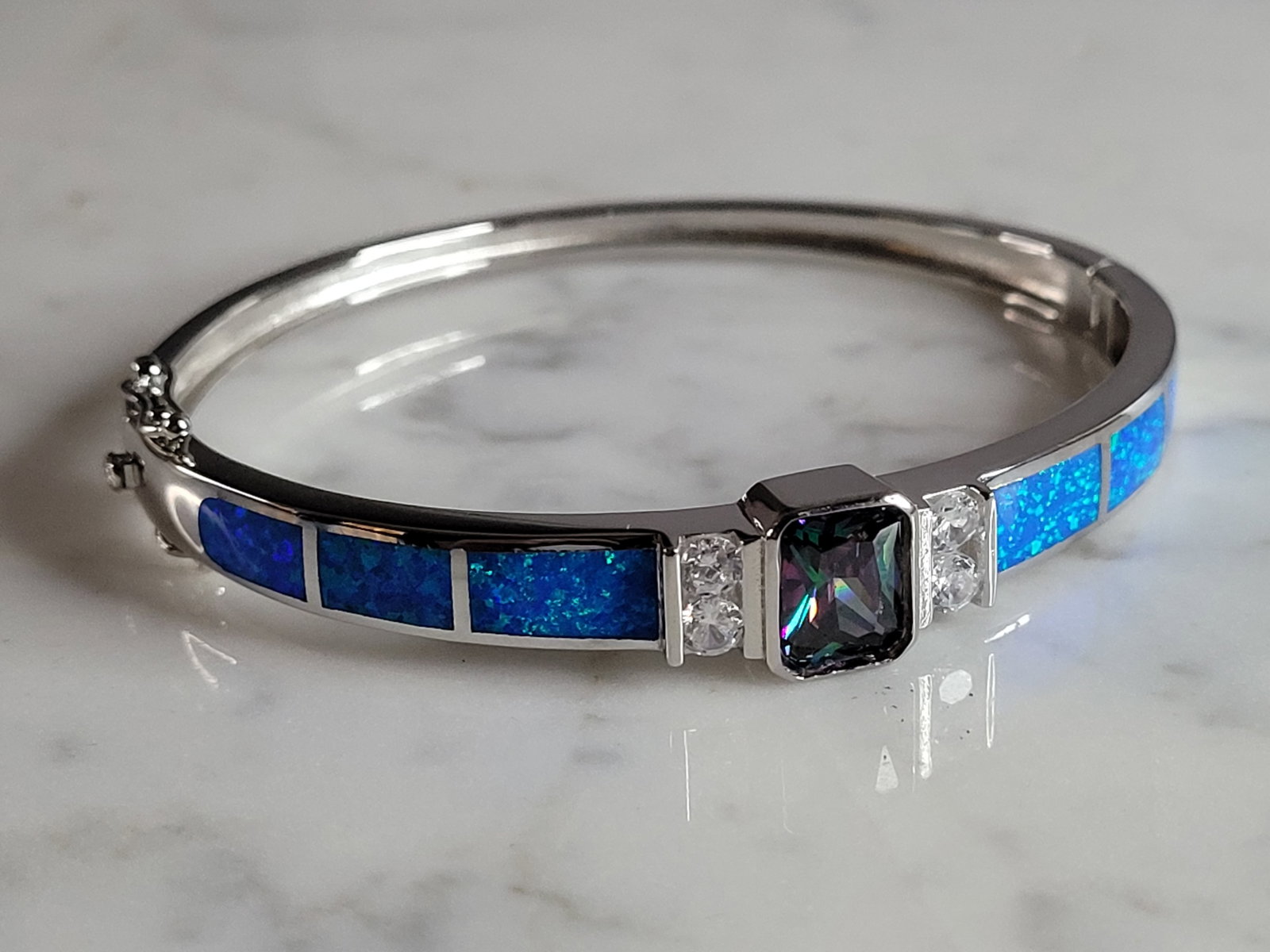 Womens Sterling Silver Modernist Opal Bangle Bracelet: A WOMENS STERLING SILVER MODERNIST OPAL BANGLE BRACELET. THE BRACELET WEIGHS 18.3g AND IS ABOUT 3/8" WIDE. THE CIRCUMFERENCE WITH THE GAP IS 6 1/2". ANY QUESTIONS PLEASE DO NOT HESITATE TO ASK. BE SUR