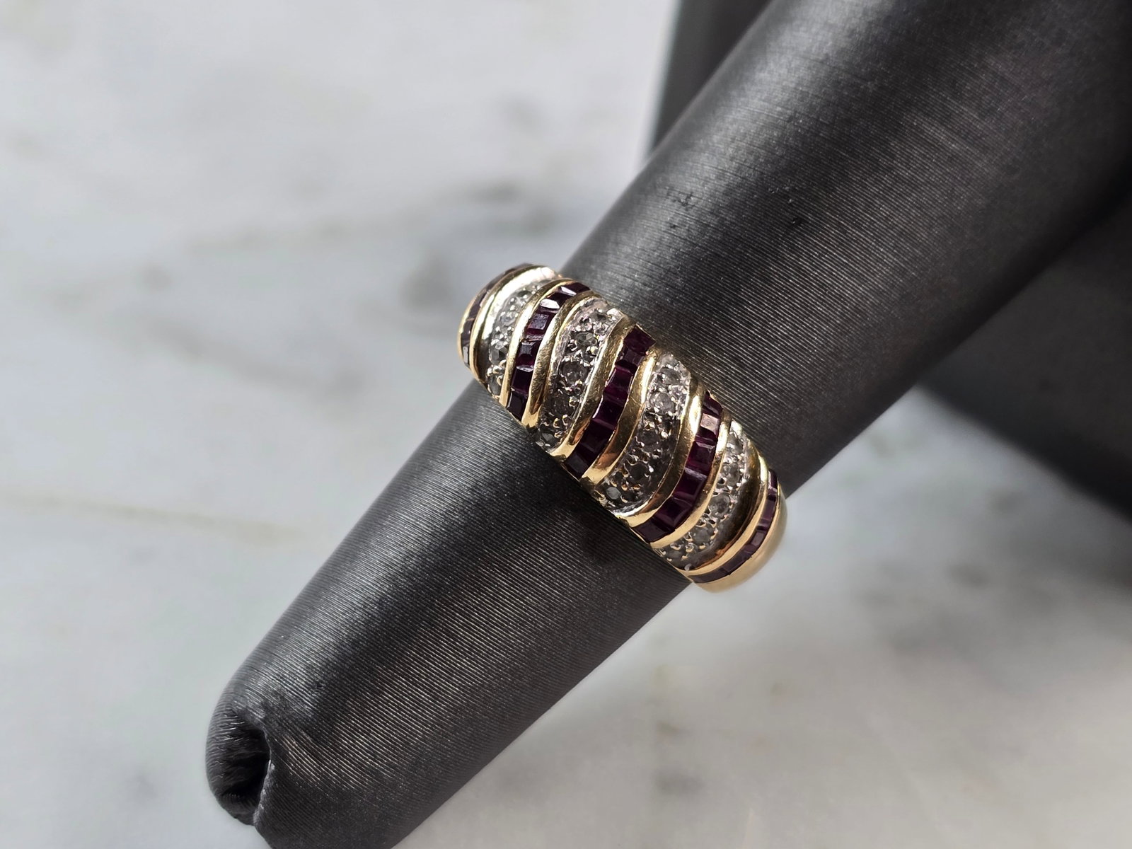 Womens Vintage Estate 14k Yellow Gold Ruby & Diamond Ring: A WOMENS VINTAGE ESTATE 14K GOLD RUBY & DIAMOND RING. THE SIZE OF THE RING IS A 6.0, AND WEIGHS 3.8g. THE WIDTH OF THE RING IS 5/16". THERE ARE 20 SMALL DIAMONDS, AND 25 SMALL RUBIES. ANY QUESTIONS PL