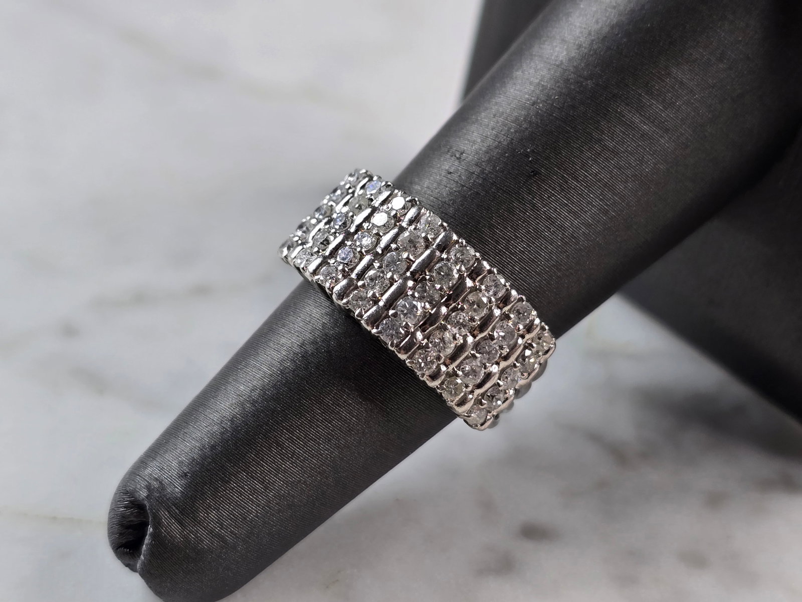 Womens Vintage Estate Platinum Diamond Ring: FOR SALE IS THIS WOMENS VINTAGE ESTATE PLATINUM DIAMOND RING. THE RING IS A SIZE 6.25 AND WEIGHS 5.5g. RING IS MARKED "Pt 900". THERE ARE ABOUT 40cts SMALL DIAMONDS IN THIS RING. THE WIDTH OF THE RING