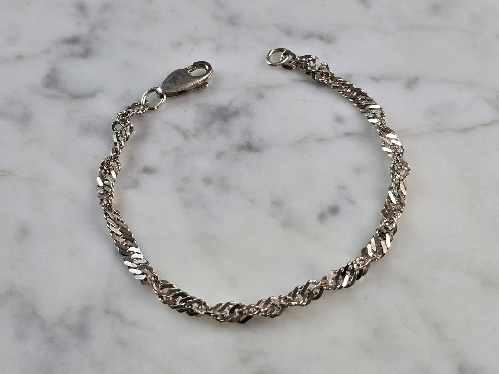 Womens Vintage Estate Twisted Sterling Silver Bracelet: A WOMENS VINTAGE ESTATE TWISTED STERLING SILVER BRACELET. BRACELET IS 7" BY 1/8", AND WEIGHS 4.2g. THIS WOULD MAKE A LOVELY GIFT. ANY QUESTIONS PLEASE ASK. BE SURE TO CHECK OUT SOME OF MY OTHER GREAT 