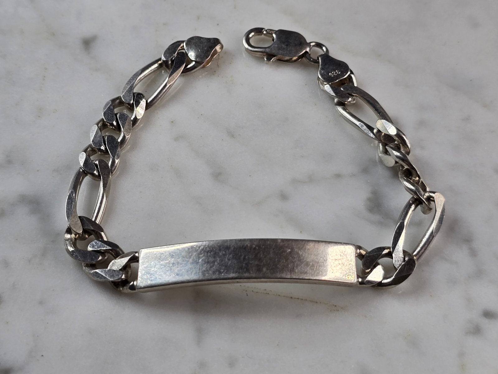 Mens Vintage Estate Sterling Silver ID Bracelet: A MENS VINTAGE ESTATE STERLING SILVER ID BRACELET. THE BRACELET MEASURES 8" LONG BY 5/16" WIDE AND WEIGHS 24.5g. THE ID BAR MEASURES 1 1/2" BY 5/16". ANY QUESTIONS, PLEASE DO NOT HESITATE TO ASK. THIS