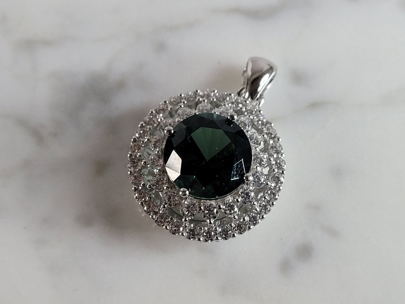 Womens Estate Sterling Silver Modernist CZ Pendant: A WOMENS ESTATE STERLING SILVER MODERNIST CZ PENDANT WITH AN EMERALD COLORED STONE. PENDANT WEIGHS 4.2g AND MEASURES 1" LONG BY 3/4" WIDE. MAKES A GREAT GIFT FOR THAT SOMEONE SPECIAL. ANY QUESTIONS, P