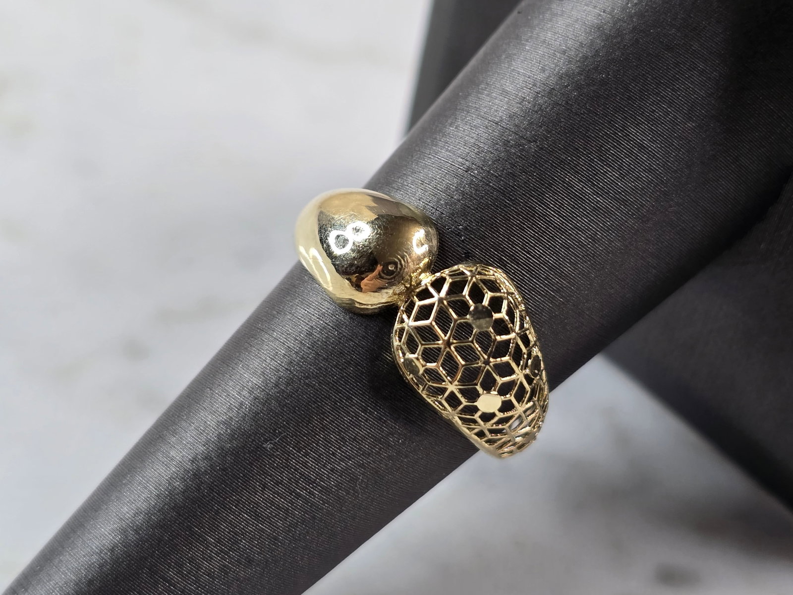 Womens 10K Yellow Gold Modernist Filigree Ring: A WOMENS 10K YELLOW GOLD MODERNIST FILIGREE RING. THE RING IS A SIZE 7.5 AND WEIGHS 1.2g. THE WIDTH OF THE RING IS 1/4". THE RING MAKES A LOVELY GIFT FOR THAT SOMEONE SPECIAL. ANY QUESTIONS, PLEASE AS