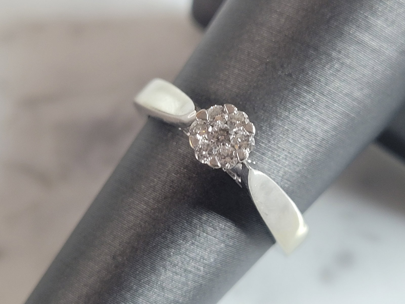 Womens Vintage Estate 10K White Gold Diamond Ring: A WOMENS VINTAGE ESTATE 10K WHITE GOLD DIAMOND RING. THE RING IS A SIZE 7.0 AND WEIGHS 3.6g. THERE ARE ABOUT .16cts OF DIAMONDS IN THIS RING. RING MEASURES ABOUT 1/4" WIDE , AND IS MARKED ON THE INSID