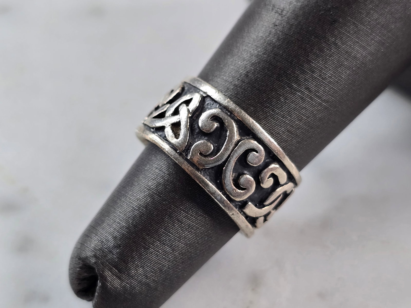 Womens Vintage Estate Sterling Silver Celtic Eternity Knot Ring (1 of 5)