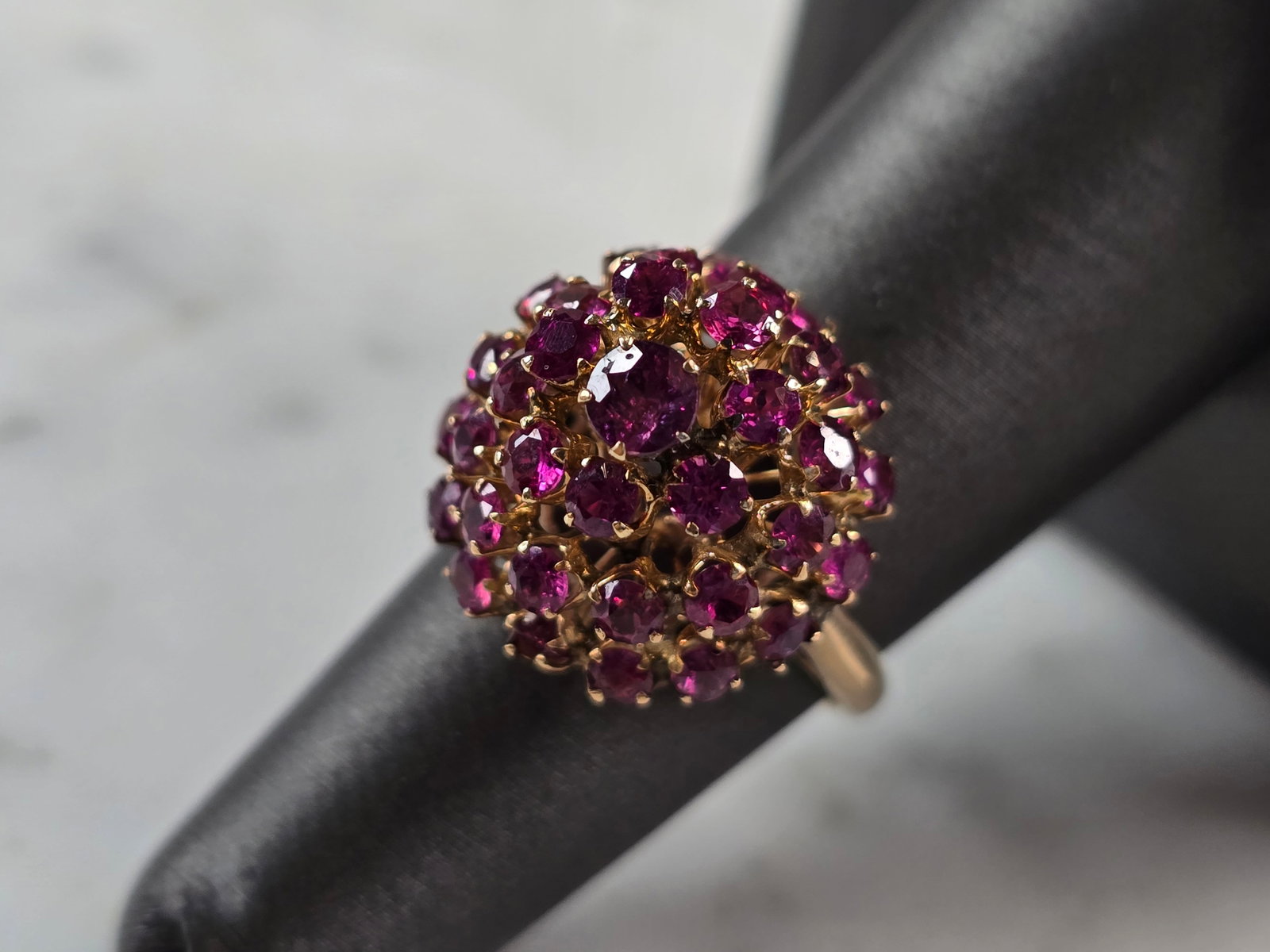 Womens Vintage Estate 18K Yellow Gold Pink Sapphire Ring: A WOMENS VINTAGE ESTATE 18K YELLOW GOLD PINK SAPPHIRE COCKTAIL. THE TOTAL WEIGHT IS 5.3g. THE RING SIZE IS A 6.5. RING MEASURES 5/8" WIDE AND IS ABOUT 3/4" TALL ON THE FINGER. MAKES A GREAT GIFT FOR T