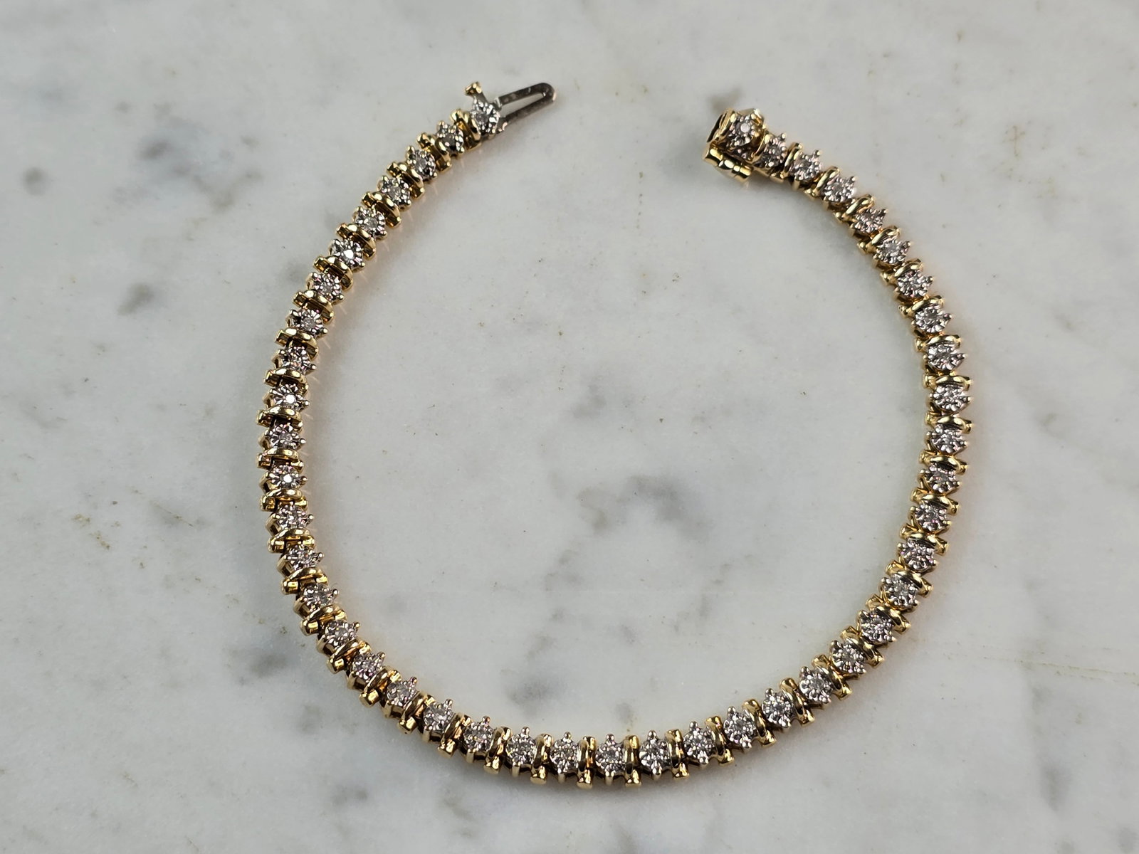 Womens Vintage Estate 14K Gold Diamond Tennis Bracelet: A WOMENS VINTAGE ESTATE 14K YELLOW GOLD DIAMOND TENNIS BRACELET. THE BRACELET MEASURES 7" LONG BY 1/8" WIDE, AND WEIGHS 11.7g. THERE ARE 45 TINY DIAMONDS IN THIS BRACELET. WOULD MAKE A GREAT GIFT FOR 
