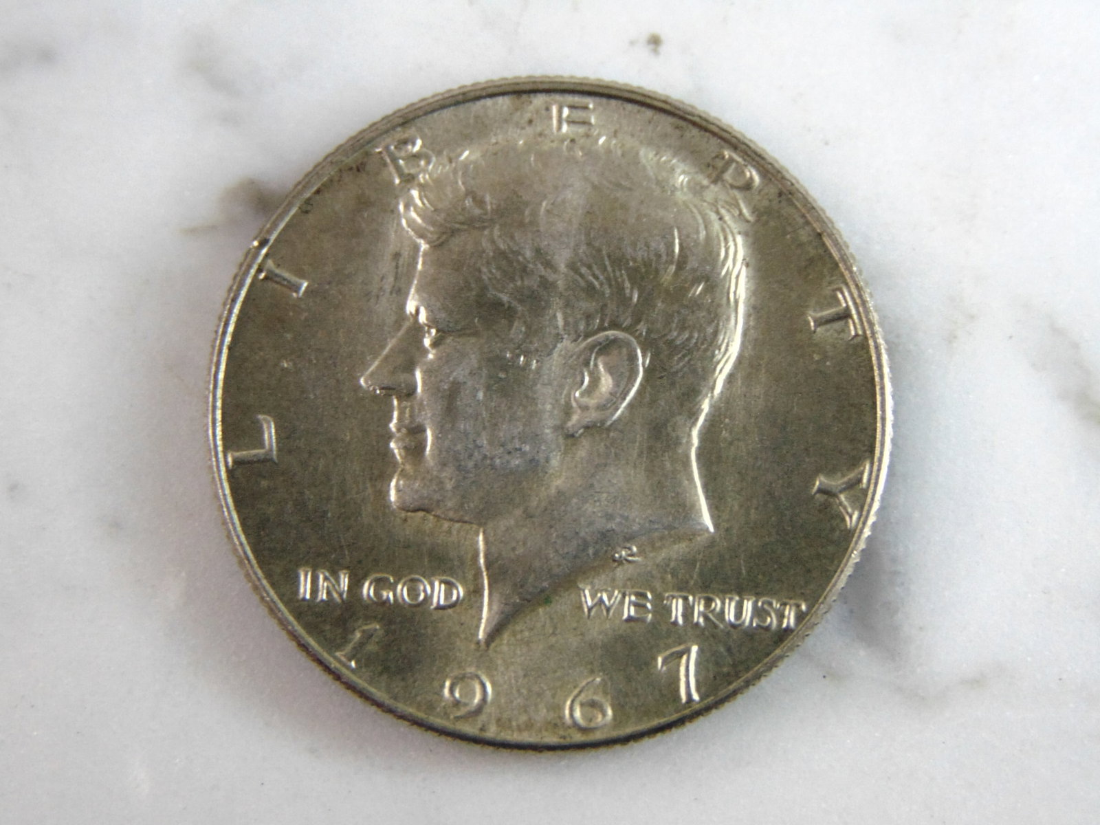 1967 Kennedy Half Dollar Coin: FOR SALE IS THIS 1967 KENNEDY HALF DOLLAR COIN. WE ARE NOT COIN EXPERTS WHEN IT COMES TO PROPER GRADING. PICTURES SHOULD BE CLEAR ENOUGH TO SEE ANY KIND OF BLEMISHES. BUYING AS IS. WOULD MAKE A GREAT 