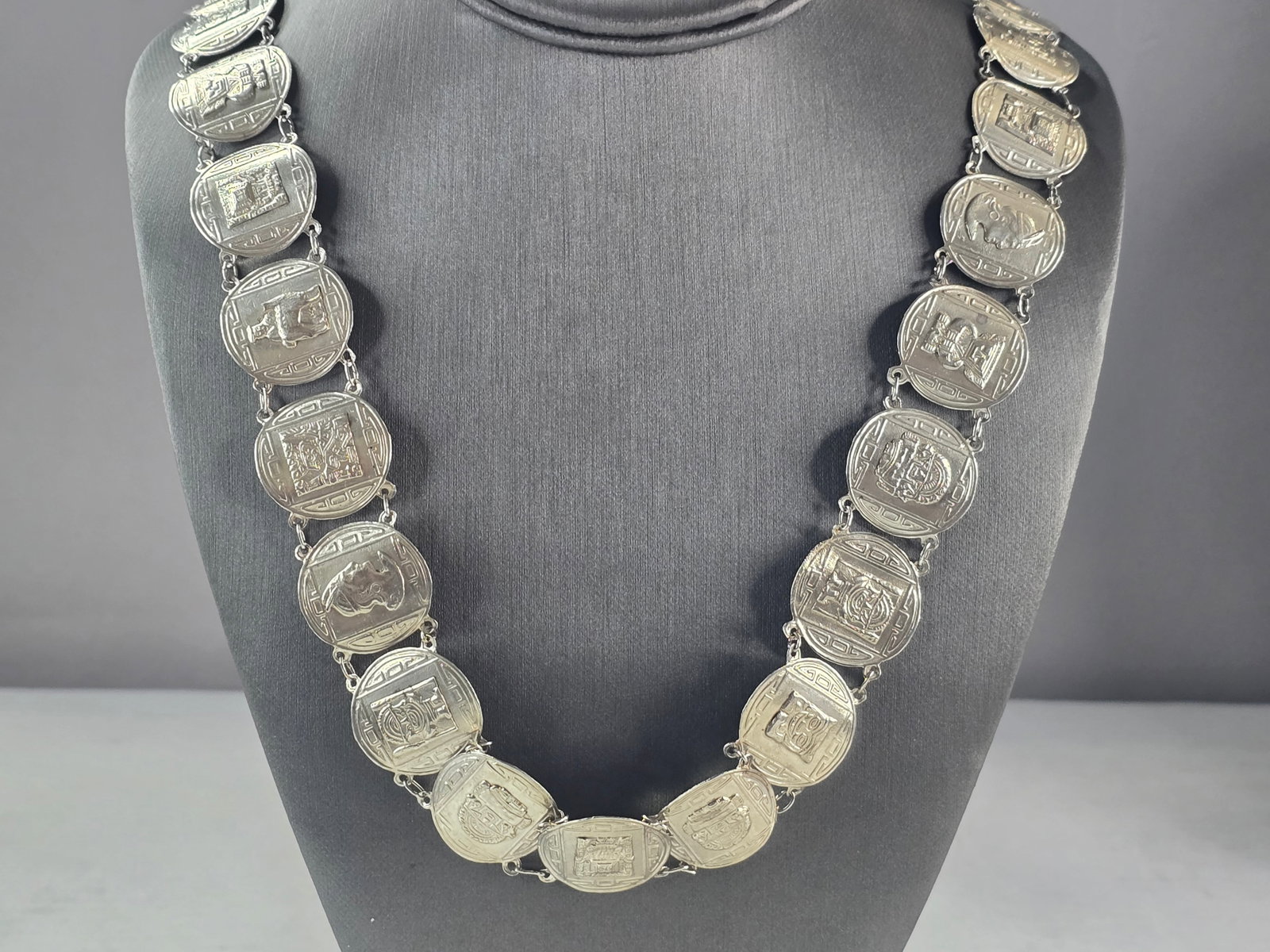 Womens Vintage Estate Sterling Silver Mayan Necklace: A WOMENS VINTAGE ESTATE STERLING SILVER MAYAN AZTEC NECKLACE THAT WEIGHS 65.7g. NECKLACE MEASURES MEASURES 30" BY 1 7/8". MAKES A GREAT GIFT FOR THAT SOMEONE SPECIAL. ANY QUESTIONS, PLEASE ASK. BE SUR