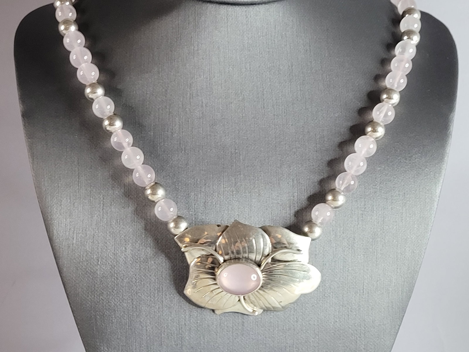 Womens Vintage Carol Felley Sterling Silver Floral Pendant Necklace: A WOMENS VINTAGE ESTATE STERLING SILVER FLORAL PENDANT WITH NECKLACE THAT WAS MADE BY CAROL FELLEY OF NEW MEXICO IN 1988 . NECKLACE WEIGHS 63.0g, AND MEASURES 25" BY 5/16" WIDE. NECKLACE IS MARKED "ST