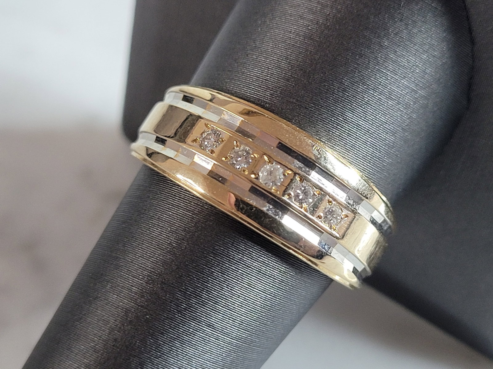 Mens Vintage Estate 14K Mixed Gold Diamond Ring: A MEN'S VINTAGE ESTATE 14K YELLOW AND WHITE GOLD DIAMOND RING THAT WEIGHS 6.9g. THE RING SIZE IS A 10.25, AND IS 3/8" WIDE. RING IS STAMPED " 14K". THERE ARE ABOUT .10cts OF DIAMONDS. ANY QUESTIONS PL