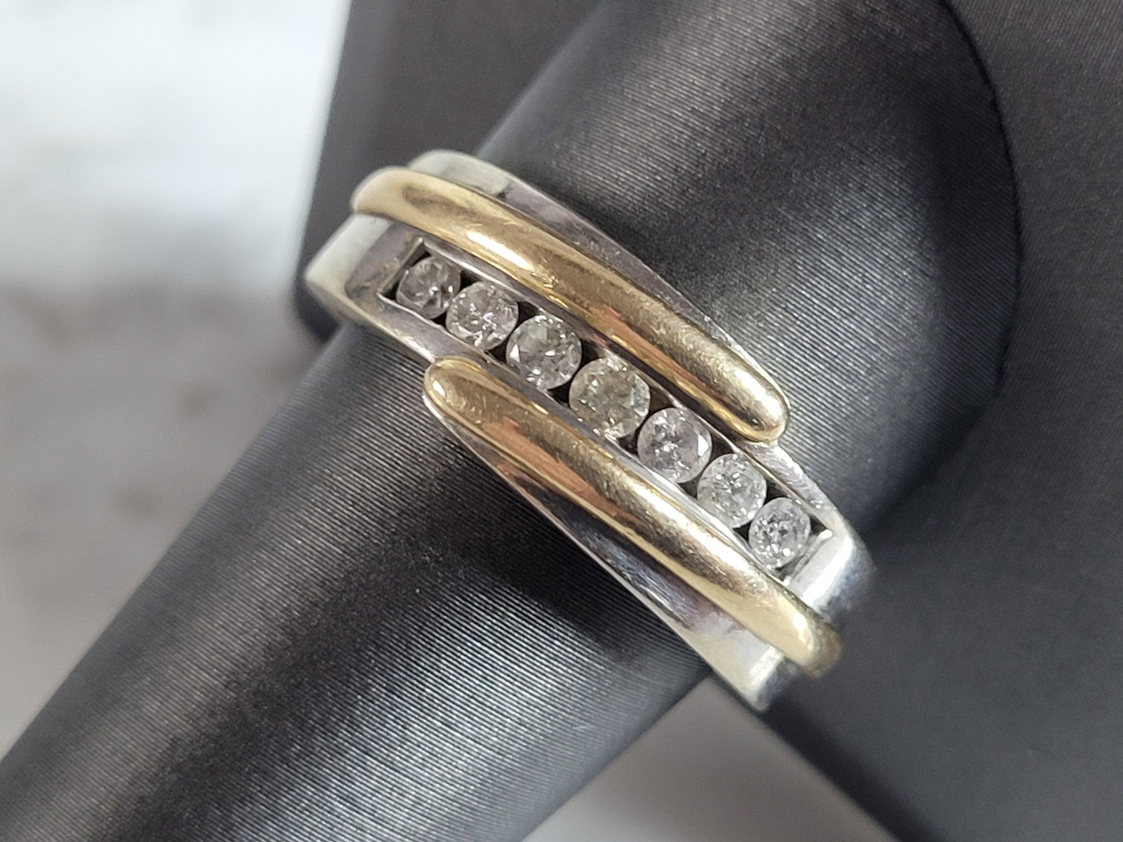Mens Vintage Estate 14K Mixed Gold Diamond Ring: A MEN'S VINTAGE ESTATE 14K YELLOW AND WHITE GOLD DIAMOND RING THAT WEIGHS 10.8g. THE RING SIZE IS A 11.25, AND IS 1/4" WIDE. RING IS STAMPED " 14K". THERE ARE ABOUT .50cts OF DIAMONDS. ANY QUESTIONS P