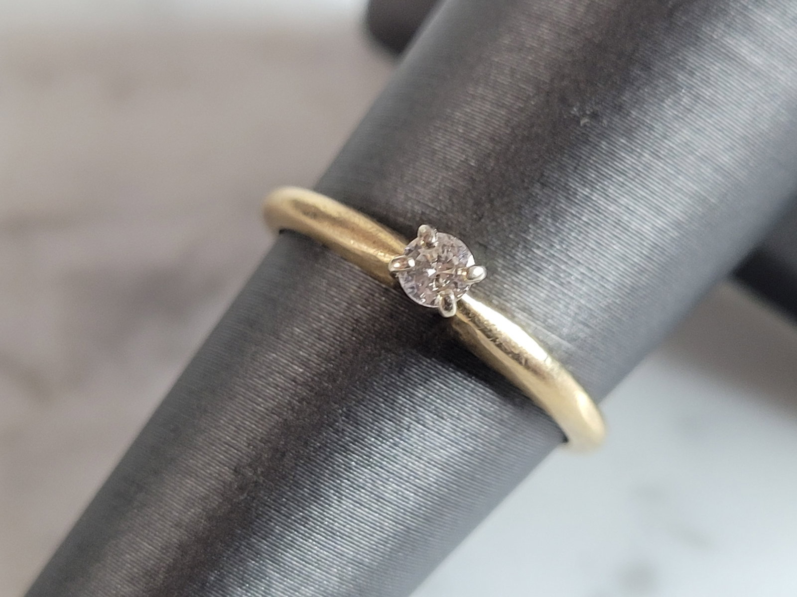 Womens Vintage Estate 14k Gold Diamond Engagement Ring: A WOMENS VINTAGE ESTATE 14K YELLOWGOLD DIAMOND ENGAGEMENT RING THAT WEIGHS 1.3g. THE RING SIZE IS A 6.25, AND THE WIDTH IS 1/8". THE DIAMOND IS ABOUT .05cts. RING IS STAMPED 14K. ANY QUESTIONS PLEASE 