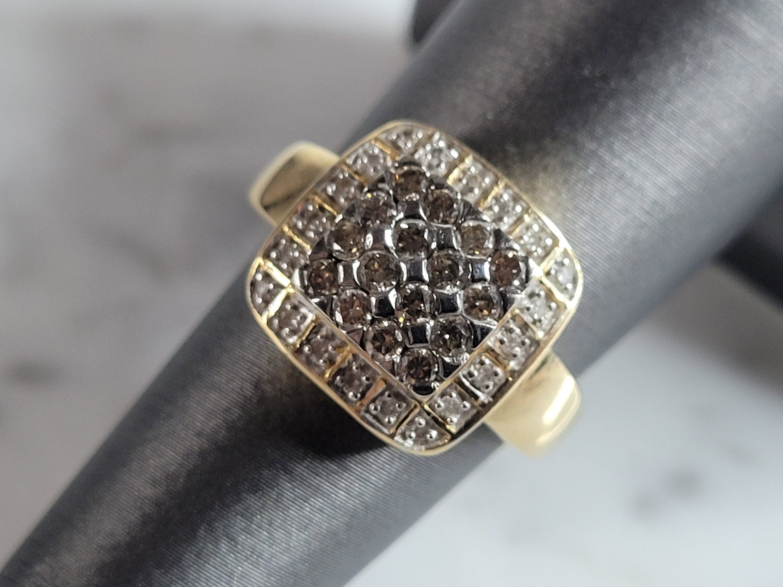 Womens Estate 14K Yellow Gold Diamond Cluster Ring: A WOMENS ESTATE 14K YELLOW GOLD DIAMOND CLUSTER RING WITH ABOUT .64cts OF DIAMONDS. THE RING WEIGHS 6.0g. THE SIZE OF THE RING IS A 6.0. THE WIDTH OF THE RING IS 1/2". THIS MAKES A LOVELY GIFT FOR THA