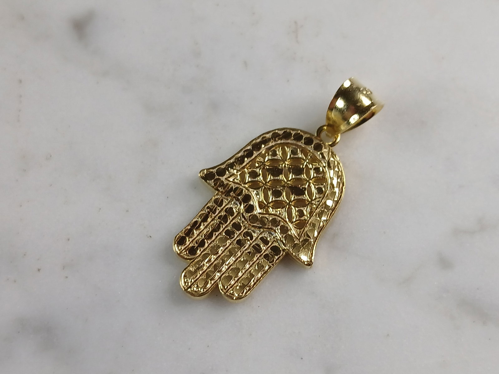 Womens Sterling Silver Gold Tone Hamsa Hand Pendant: A WOMENS STERLING SILVER GOLD TONE HAMSA HAND PENDANT. THE PENDANT WEIGHS 2.3g, AND MEASURES 1 3/8" BY 3/4". MAKES A GREAT GIFT FOR THAT SPECIAL SOMEONE. ANY QUESTIONS, PLEASE DO NOT HESITATE TO ASK.