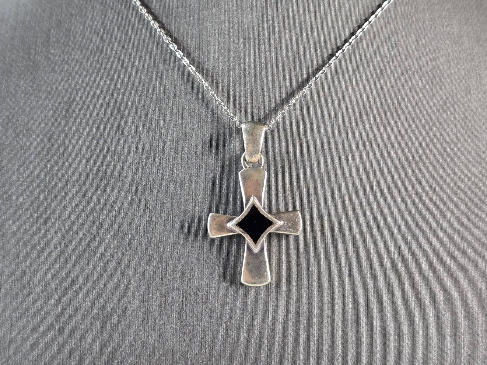 Womens Vintage Estate Sterling Silver Onyx Cross Pendant Necklace: A WOMENS VINTAGE ESTATE STERLING SILVER ONYX CROSS PENDANT NECKLACE. THE PENDANT WITH NECKLACE WEIGHS 5.0g. THE PENDANT MEASURES 1 1/8" LONG BY 3/4" WIDE, AND THE NECKLACE MEASURES 18" LONG. NOT SURE 