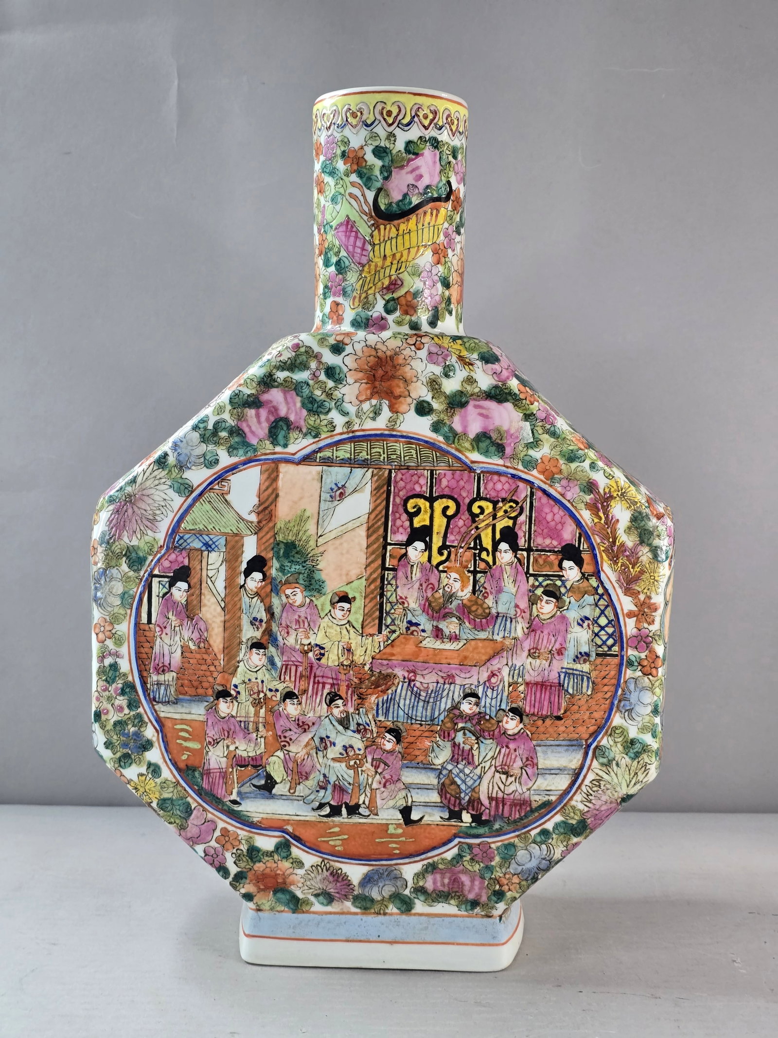 Decorative Vintage Antique Chinese Porcelain Famille Rose Medallion Vase: A beautiful vintage antique Chinese Famille Rose Medallion vase that measures about 15 1/2" by about 10" by 3 1/2". Condition looks great. No chips or cracks. Not sure who the maker is. Any questions 
