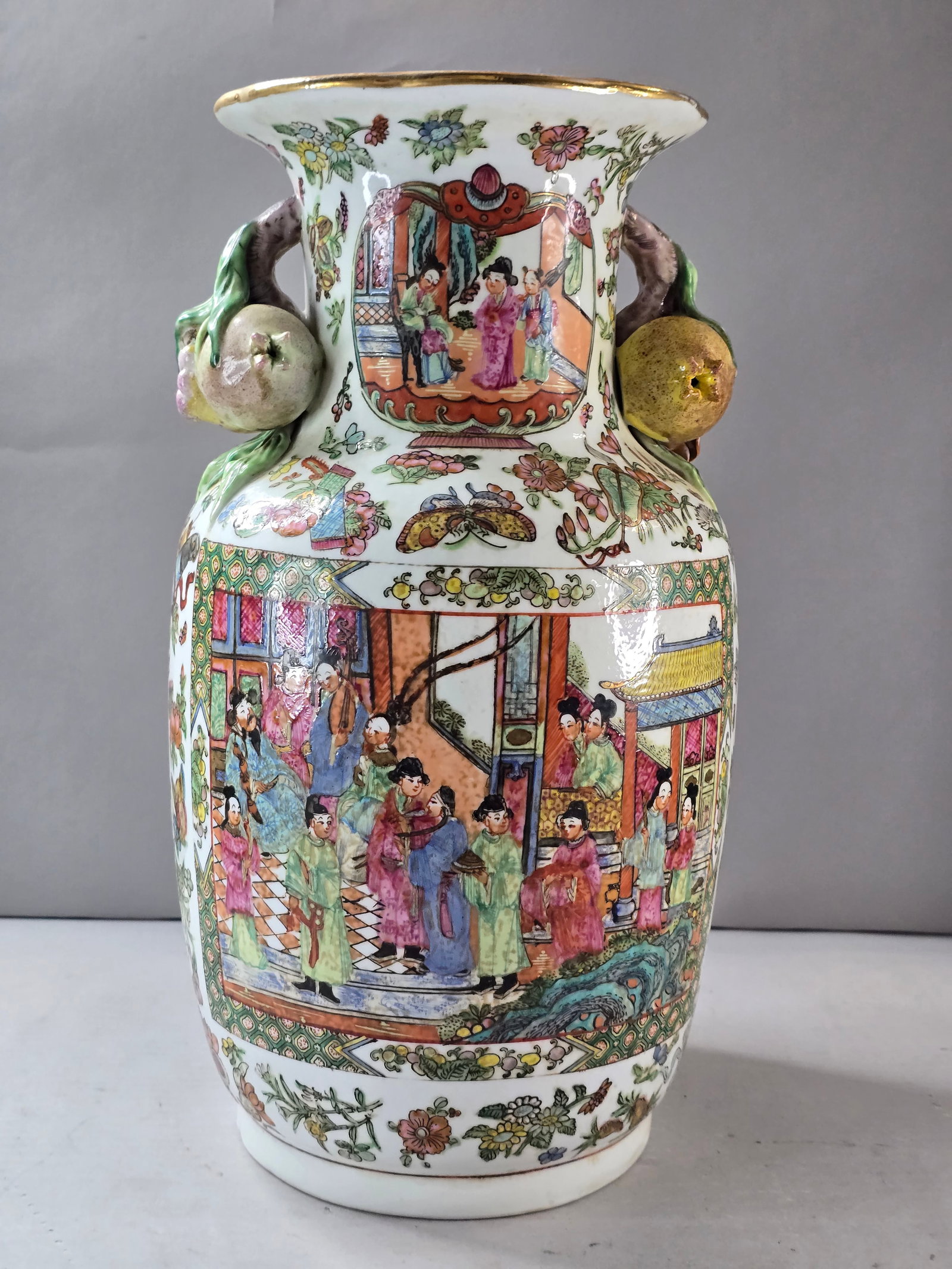 Decorative Vintage Antique Chinese Porcelain Famille Rose Medallion Vase: A beautiful vintage antique Chinese Famille Rose Medallion vase that measures about 14 1/4" by about 7 1/2" by 7 1/2". Condition is very good, no chips or cracks. Not sure who the maker is. Any questi