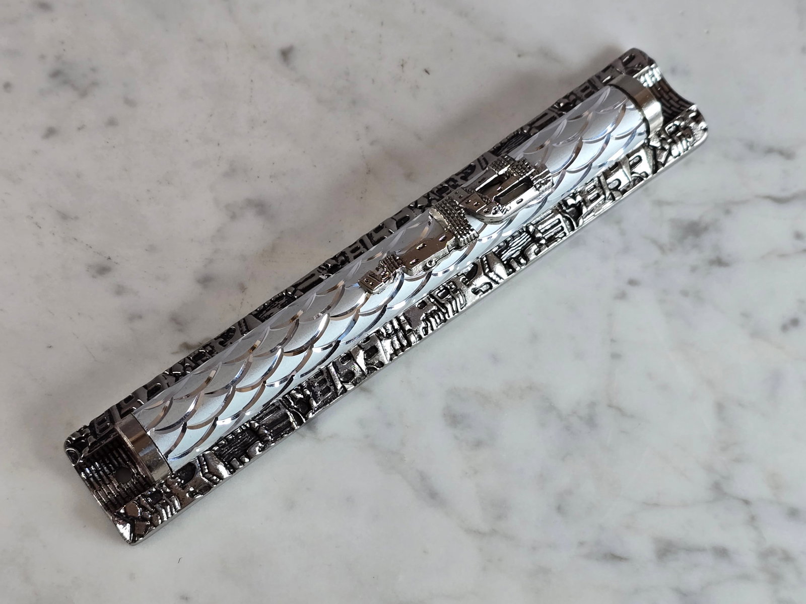 DECORATIVE COLLECTIBLE JEWISH OR JUDAICA WAILING WALL MEZUZAH: A DECORATIVE COLLECTIBLE JEWISH OR JUDAICA WAILING WALL MEZUZAH THAT MEASURES 6 1/2" LONG BY 1 1/8" WIDE. SHIPPING AND HANDLING IS $9 WITHIN THE CONTINENTAL U.S. ALL OTHER STATES AND COUNTRIES PLEASE 