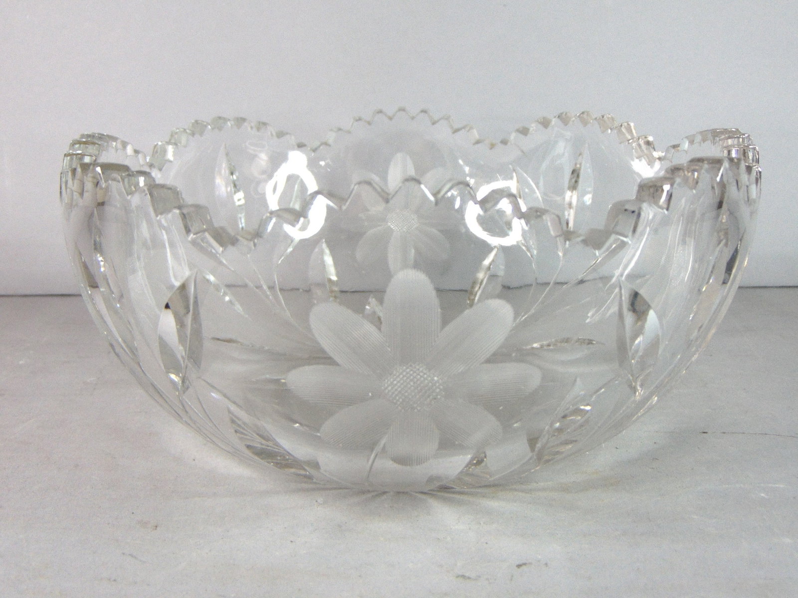 Vintage Estate Decorative Floral Imperial Glass Crystal Bowl: A VINTAGE ESTATE DECORATIVE FLORAL IMPERIAL GLASS CRYSTAL BOWL. BOWL MEASURES 3 3/4" TALL BY 5 1/2" WIDE BY 8" WIDE. BOWL HAS SOME WARE AND SCTRACHES AS SEEN IN THE PICTUTRES, WOULD BE BUYING AS IS. B