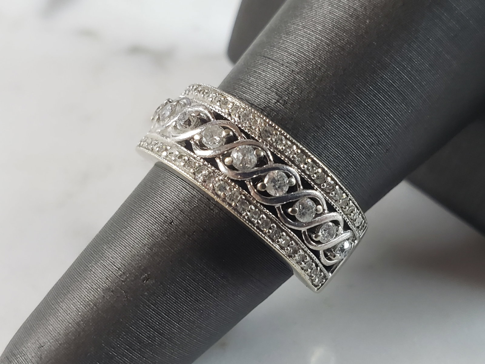 Womens Vintage Estate 10k White Gold Diamond Ring (1 of 5)
