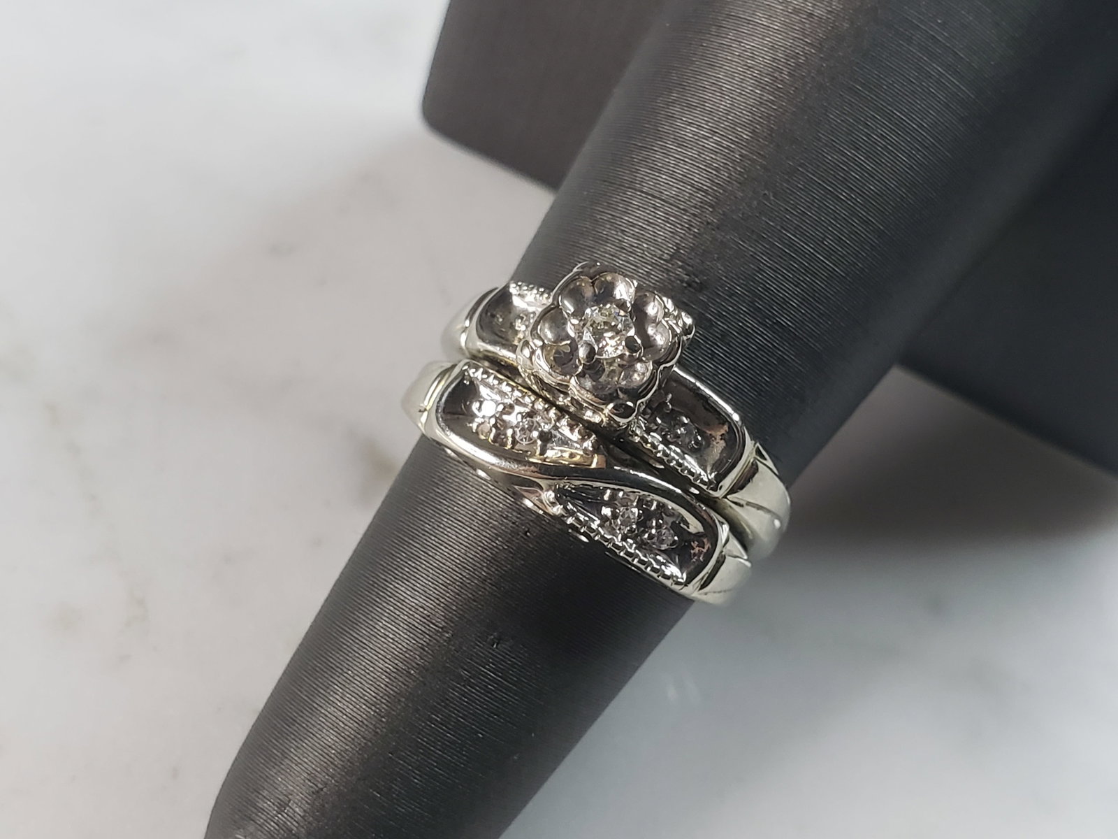 Womens Vintage Estate 14K White Gold Diamond Engagement Ring Set: FOR SALE IS THIS VINTAGE ESTATE 14K WHITE GOLD DIAMOND ENGAGEMENT RING SET. THE RINGS ARE SIZE 5.75 AND A 6.0, AND WEIGH 4.4g TOGETHER. THERE ARE ABOUT 0.13cts OF DIAMONDS BETWEEN THE TWO RINGS. THE O