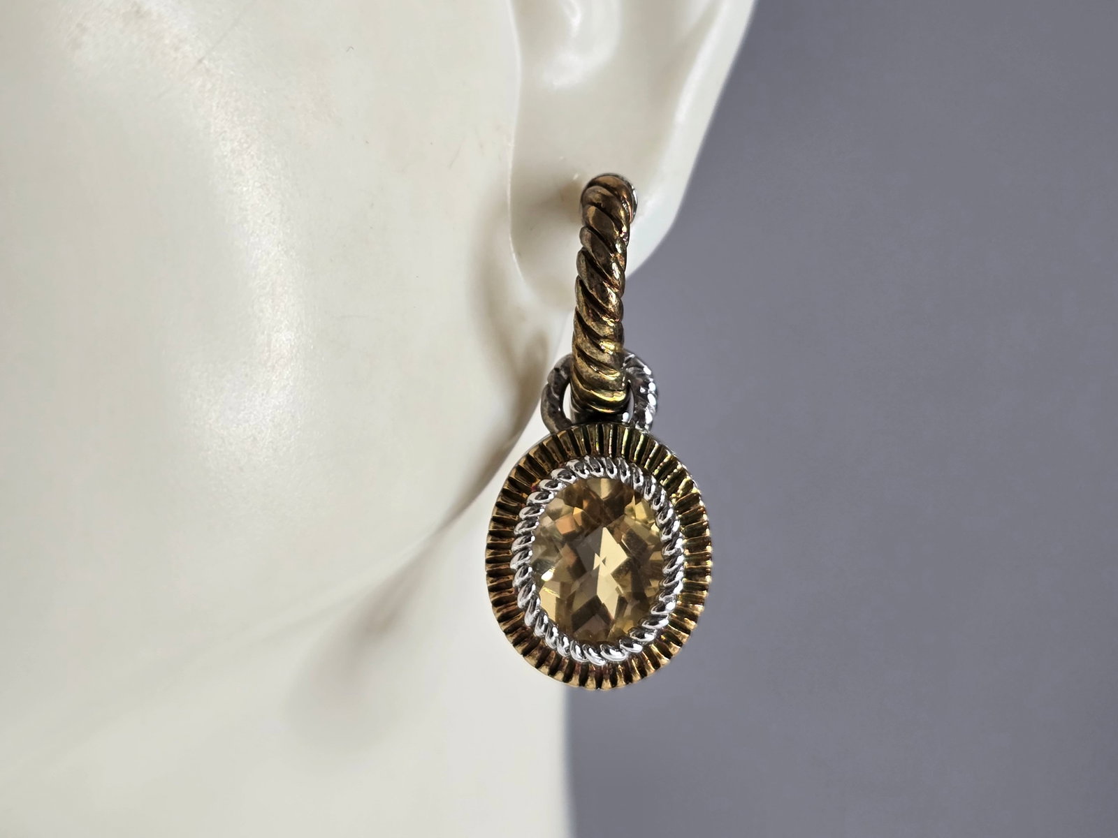 Womens Vintage Estate Sterling Silver Gold Tone Citrine Earrings: A PAIR OF WOMENS VINTAGE ESTATE STERLING SILVER GOLD TONE EARRINGS, WITH CITRINE COLORED STONES. THE EARRINGS WEIGH 9.0g, AND MEASURE 1" LONG BY 1/2" WIDE. NOT SURE IF THE STONES ARE NATURAL OR MAN MA
