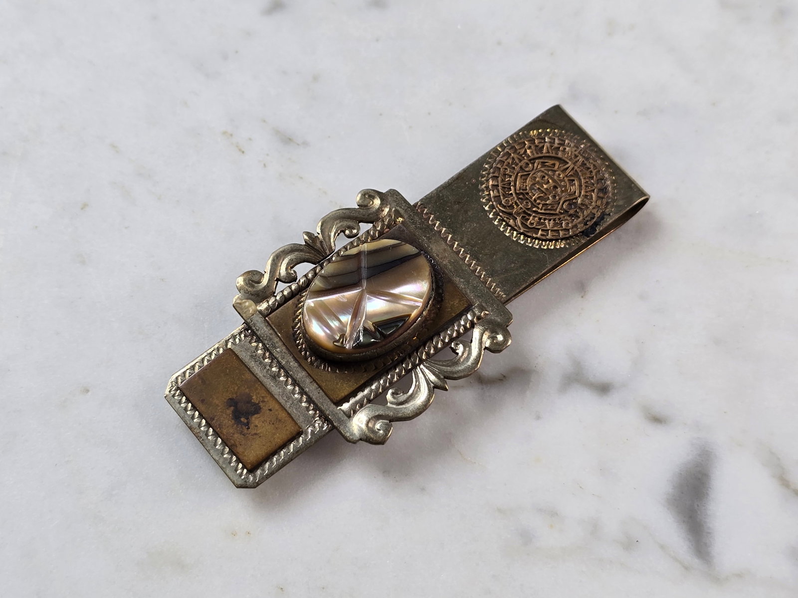 Vintage Estate Sterling Silver Incan Mayan Abalone Money Clip: FOR SALE IS THIS STERLING SILVER INCAN OR MAYAN STYLE MONEY CLIP WITH AN ABALONE STONE. THE MONEY CLIP WEIGHS 19.6g, AND IS 2 1/2" LONG BY 1 3/8" WIDE. THIS WOULD MAKE A LOVELY GIFT FOR THAT SOMEONE S