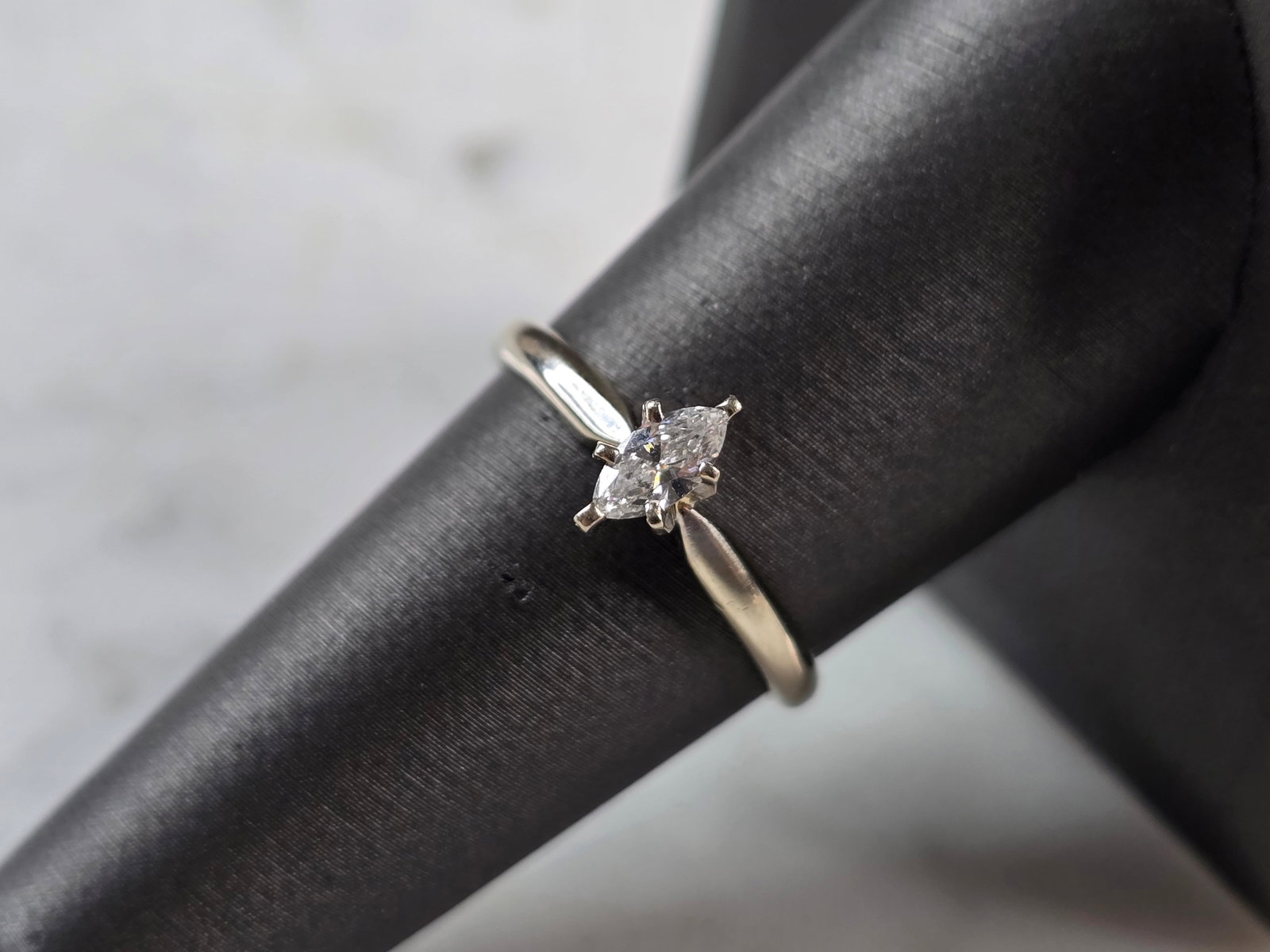 Womens Vintage Estate 14K White Gold Marquise Diamond Ring: A WOMENS VINTAGE ESTATE 14K WHITE GOLD DIAMOND MARQUIS ENGAGEMENT RING. THE RING IS A SIZE 7.75 AND WEIGHS 2.2g. THE DIAMOND IS ABOUT .45cts. THE RING MAKES A BEAUTIFUL GIFT FOR THAT SOMEONE SPECIAL. 