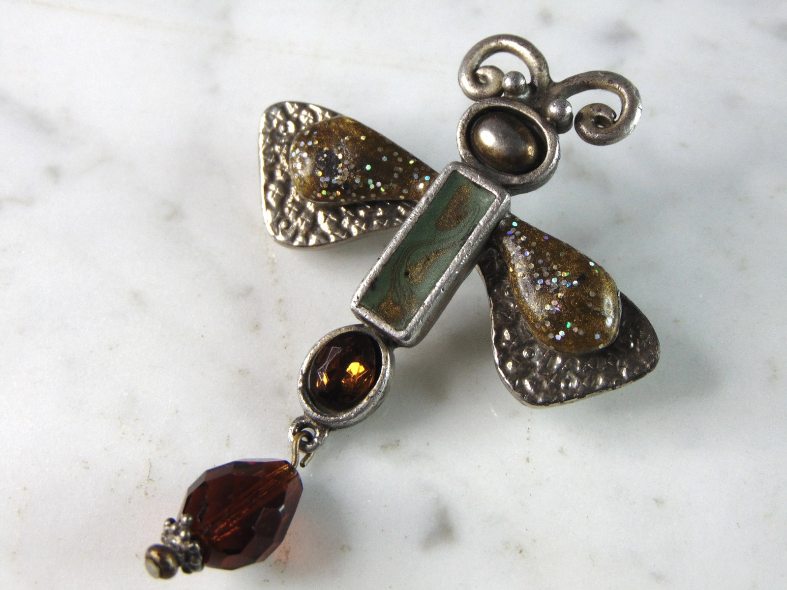 Womens Vintage Estate Sterling Silver Multi Stone Butterfly Brooch: A WOMENS VINTAGE ESTATE STERLING SILVER MULTI STONE BUTTERFLY BROOCH. THE TOTAL WEIGHT OF THE BROOCH IS 19.9g. THE BROOCH MEASURES 2 5/8" LONG BY 2" WIDE. MAKES A GREAT GIFT FOR THAT SPECIAL SOMEONE. 