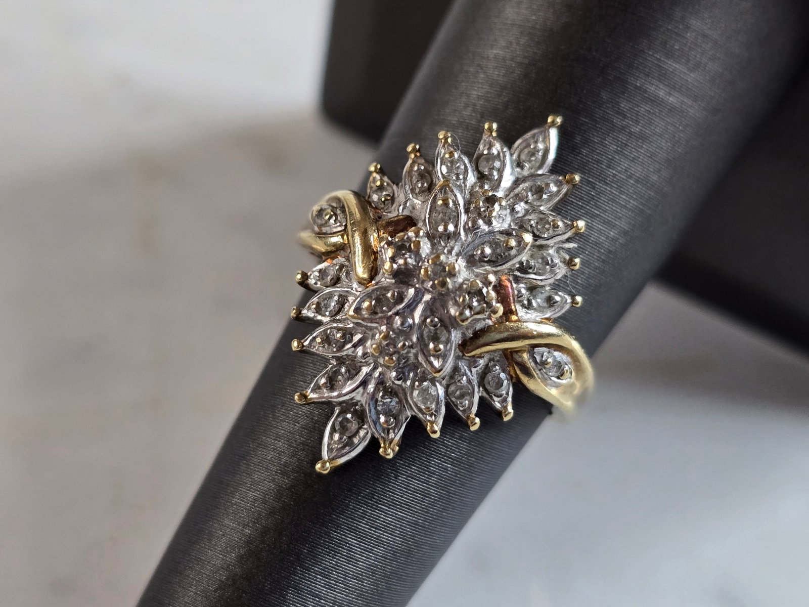 Womens Vintage Estate 10K Yellow Gold Diamond Modernist Ring: A WOMENS VINTAGE ESTATE 10K YELLOW GOLD DIAMOND MODERNIST RING. THERE ARE ABOUT .29cts OF DIAMONDS. THE TOTAL WEIGHT IS 4.4g, AND IS A SIZE 7.0. THE LENGTH OF THE RING IS ABOUT 1". ANY QUESTIONS PLEAS