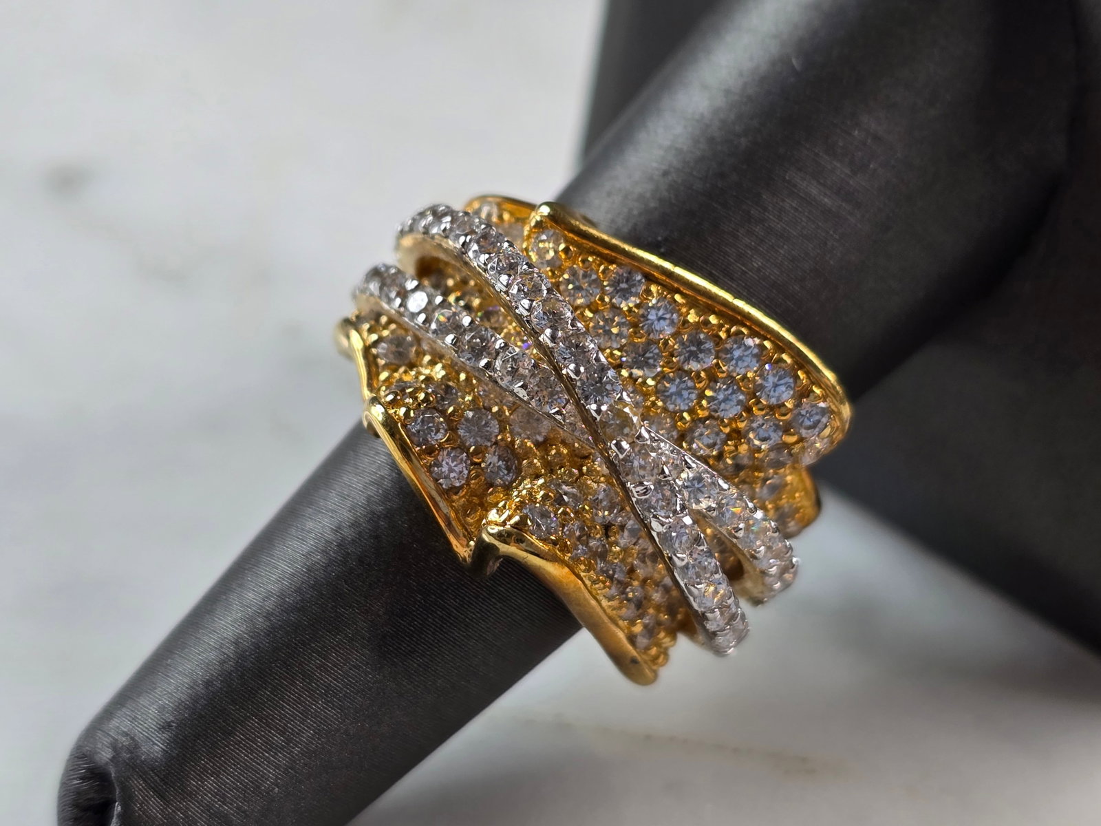 Womens Estate Sterling Silver Gold Tone Modernist CZ Ring: A WOMEN'S VINTAGE ESTATE STERLING SILVER MODERNIST GOLD TONE CZ RING. THE RING SIZE IS A 7.0, AND WEIGHS 14.7g. THE WIDTH OF THE RING IS 3/4". THIS WOULD MAKE A NICE GIFT FOR THAT SOMEONE SPECIAL. ANY