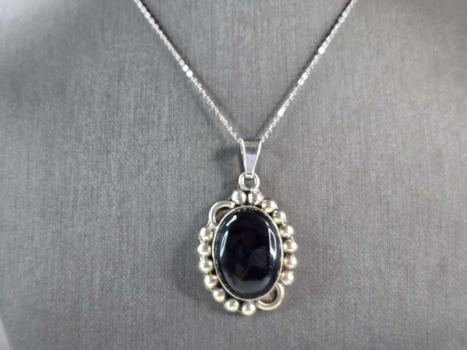Womens Vintage Estate Sterling Silver Onyx Pendant Necklace: A WOMENS VINTAGE ESTATE STERLING SILVER ONYX PENDANT WITH NECKLACE. PENDANT WITH NECKLACE WEIGHS 13.8g. THE PENDANT MEASURES 1 7/8" LONG BY 1 WIDE. THE NECKLACE MEASURES 18" LONG. NOT SURE IF STONE IS