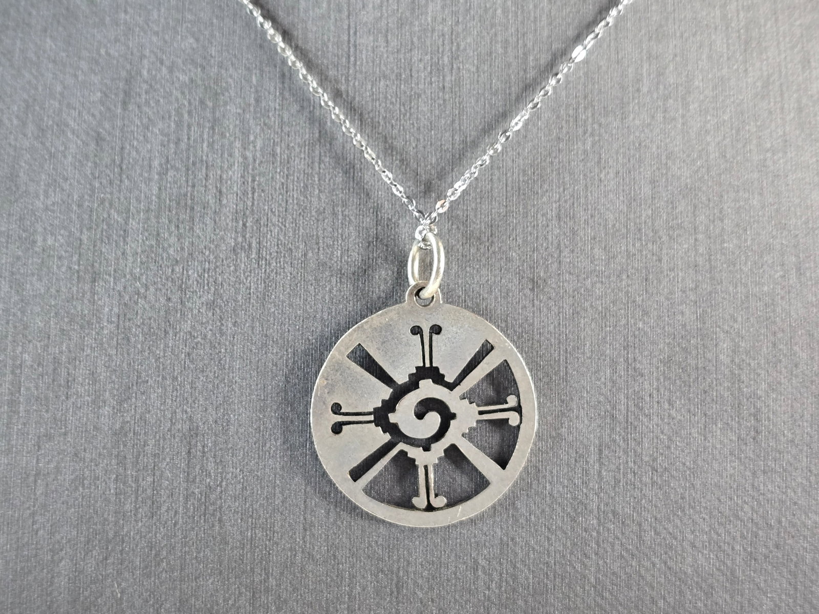 Womens Sterling Silver Hunab Ku Inca Mayan Pendant Necklace: A WOMENS VINTAGE ESTATE STERLING SILVER HUNAB KU PENDANT WITH NECKLACE. PENDANT WITH NECKLACE WEIGHS 6.4g. THE PENDANT MEASURES 1 1/4" LONG BY 1 WIDE. THE NECKLACE MEASURES 18" LONG. NOT SURE IF STONE