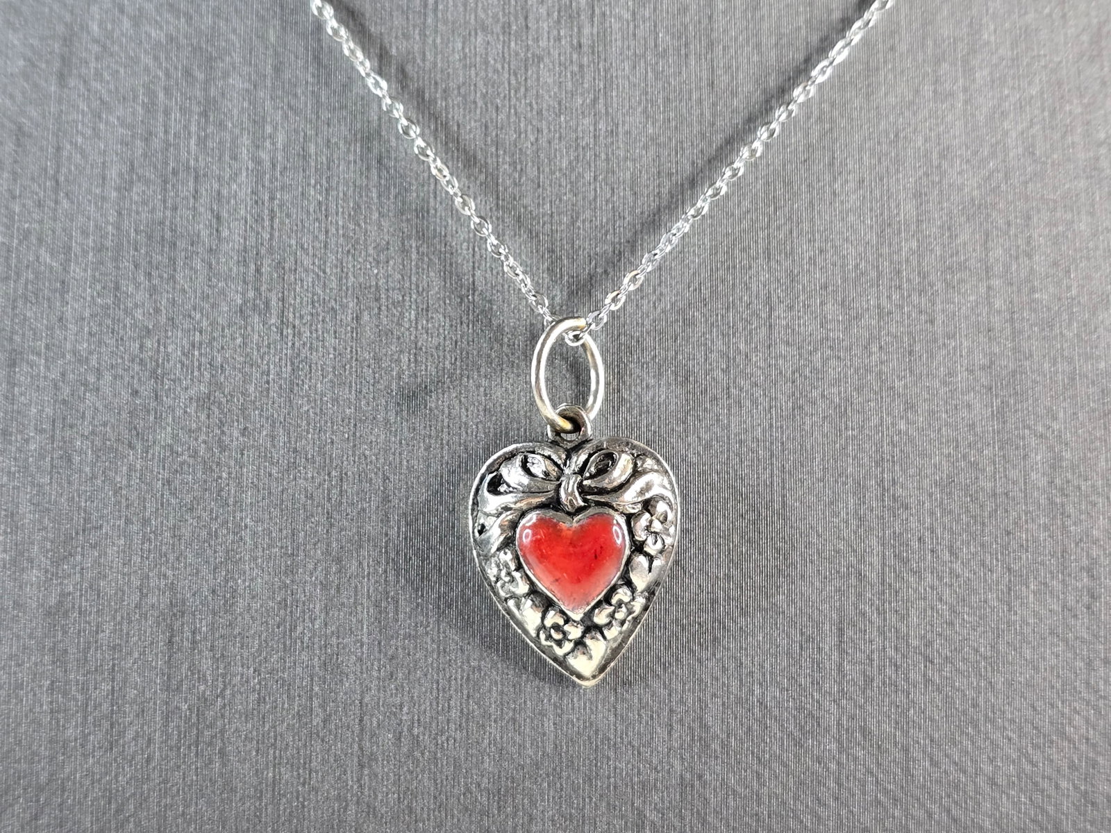 Womens Vintage Estate Sterling Silver Enamel Heart Pendant Necklace: A BEAUTIFUL WOMEN'S VINTAGE ESTATE STERLING SILVER WITH ENAMEL HEART PENDANT WITH NECKLACE . THE PENDANT MEASURES 1" LONG BY 5/8" WIDE. THE NECKLACE MEASURES 18", AND IS ADJUSTABLE TO 16". TOGETHER TH