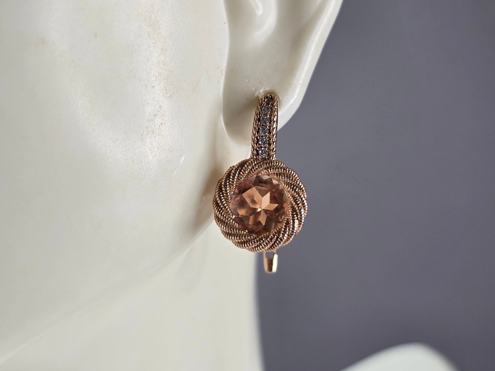 Pr of Womens Vintage Estate 14K Rose Gold Quartz & CZ Earrings: A PAIR OF 14K ROSE GOLD EARRINGS WITH WHAT APPEAR TO BE ROSE QUARTZ AND CZ STONES. EARRINGS WEIGH 3.8g, AND MEASURE 7/8" BY 1/2. THIS MAKES A LOVELY GIFT FOR THAT SOMEONE SPECIAL. ANY QUESTIONS, PLEAS