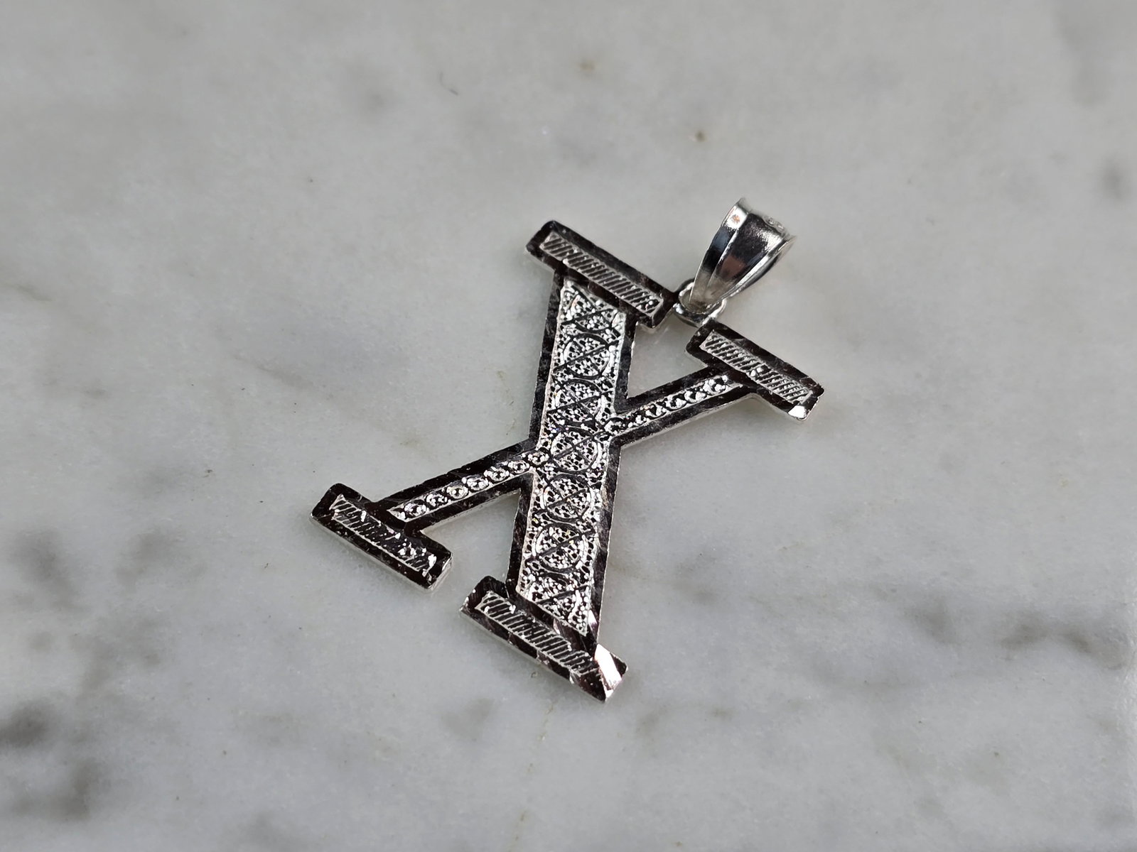 Womens Sterling Silver Initial Letter " X " Pendant: A WOMENS STERLING SILVER INITIAL LETTER "X" PENDANT. PENDANT WEIGHS 1.6g AND MEASURES 1 1/8" LONG BY 3/4" WIDE. MAKES A GREAT GIFT FOR THAT SOMEONE SPECIAL. ANY QUESTIONS, PLEASE ASK. BE SURE TO CHECK