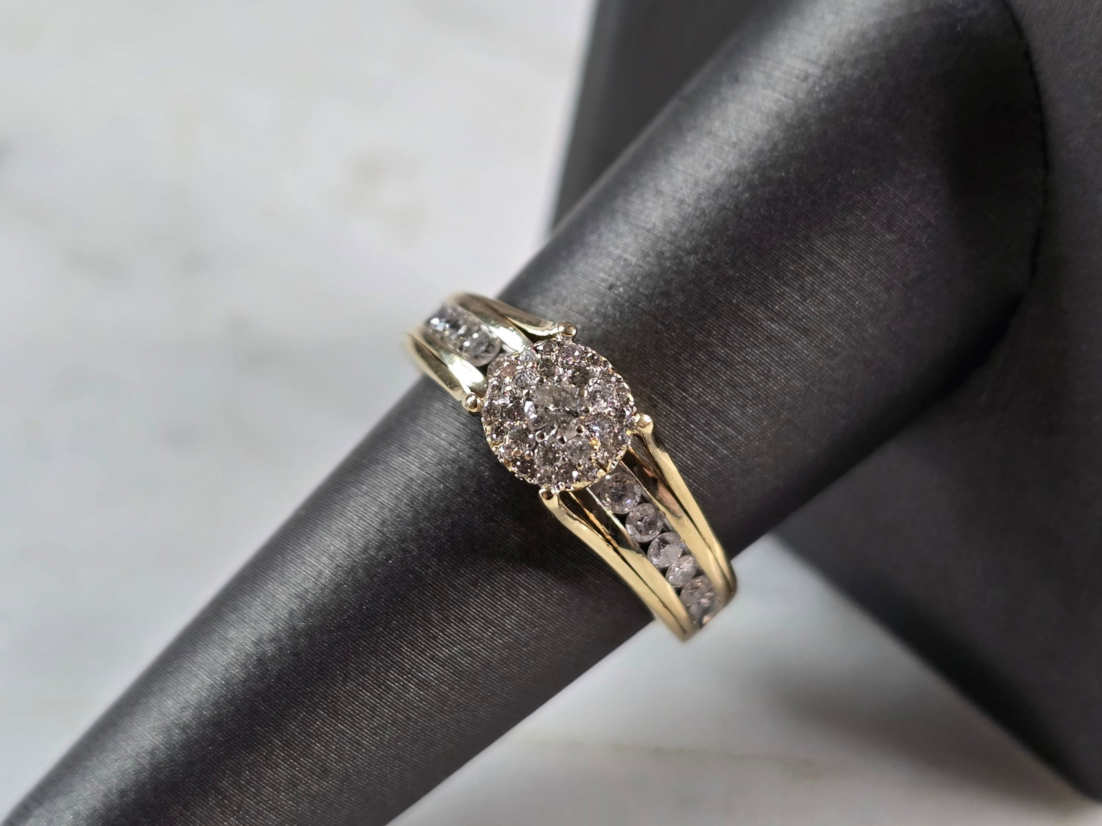 Womens Vintage Estate 14K Yellow Gold Diamond Ring (1 of 7)