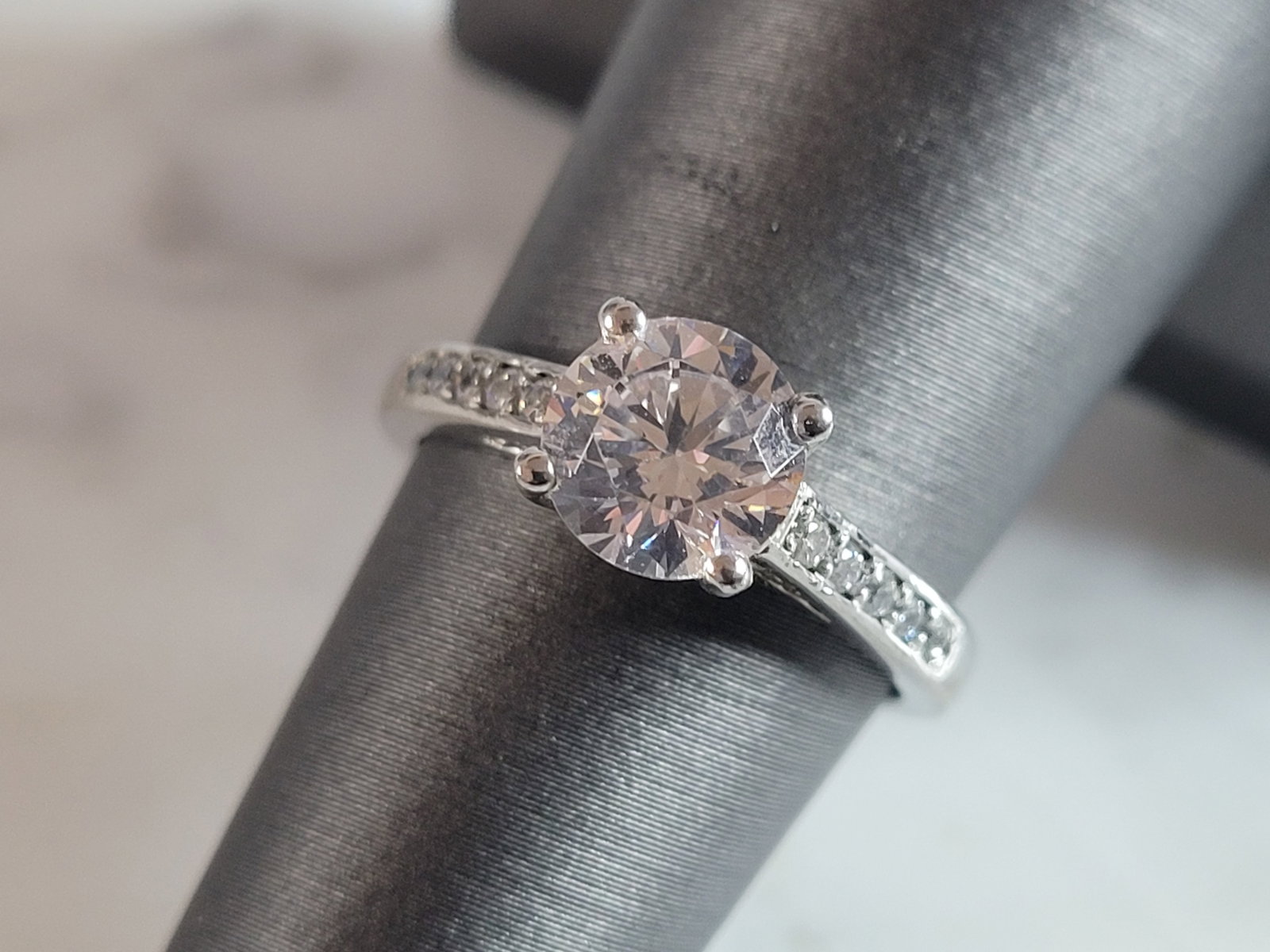 Womens Estate Sterling Silver CZ Ring: A WOMENS ESTATE STERLING SILVER CZ RING THAT WEIGHS 2.8g. THE RING IS A SIZE 6.25, AND MEASURES ABOUT 1/4" WIDE. THIS WOULD MAKE A NICE GIFT FOR THAT SOMEONE SPECIAL. ANY QUESTIONS PLEASE DO NOT HESIT