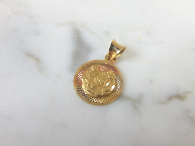 14K Yellow White & Rose Gold Religious Pendant: FOR SALE IS THIS LOVELY VINTAGE 14K YELLOW WHITE & ROSE GOLD RELIGIOUS PENDANT. THE TOTAL WEIGHT IS 1.3g, AND MEASURES 3/4" LONG, BY 1/2" WIDE. MAKES A GREAT GIFT FOR THAT SPECIAL SOMEONE. ANY QUESTIO