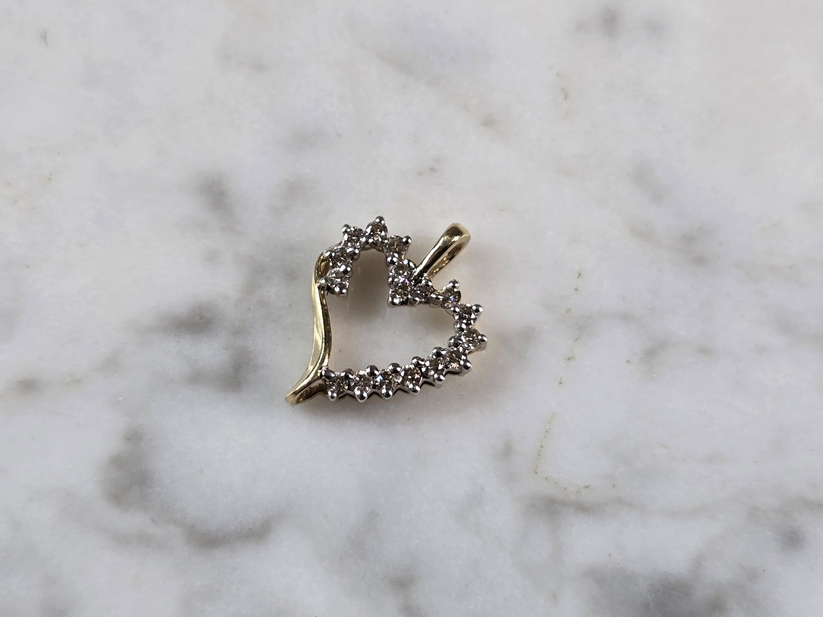 Womens Vintage Estate 10K Gold Diamond Heart Pendant: A WOMENS VINTAGE ESTATE 10K GOLD HEART PENDANT WITH DIAMONDS. PENDANT HAS A TOTAL OF 17 DIAMONDS. PENDANT WEIGHS 1.1g, AND MEASURES 5/8" BY 1/2". WOULD MAKE A LOVELY GIFT FOR THAT SOMEONE SPECIAL. ANY