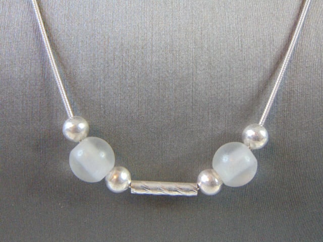 Womens Vintage Estate Sterling Silver Beaded Modernist Necklace: A WOMENS VINTAGE ESTATE STERLING SILVER BEADED MODERNIST NECKLACE. THE NECKLACE WEIGHS 9.3g, AND MEASURES 17 3/4" LONG. MAKES A GREAT GIFT FOR THAT SPECIAL SOMEONE. ANY QUESTIONS PLEASE DONT HESITATE 
