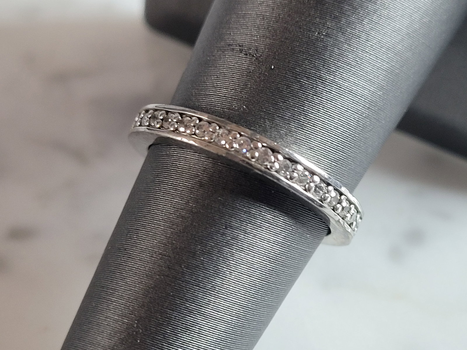 Womens Estate Sterling Silver CZ Ring: A WOMENS ESTATE STERLING SILVER CZ RING THAT WEIGHS 2.4g. THE RING IS A SIZE 6.25, AND MEASURES ABOUT 1/8" WIDE. THIS WOULD MAKE A NICE GIFT FOR THAT SOMEONE SPECIAL. ANY QUESTIONS PLEASE DO NOT HESIT