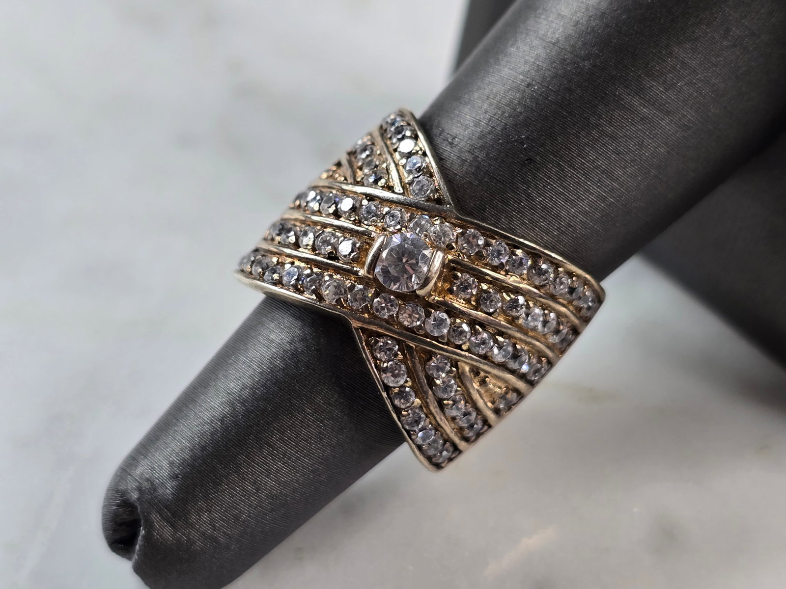 Womens Vintage Estate Sterling Silver Gold Tone CZ Ring: A WOMENS VINTAGE ESTATE STERLING SILVER GOLD TONE CZ RING THAT WEIGHS 10.3g. THE RING IS A SIZE 7.25. THE WIDTH OF THE RING IS 3/4". THIS WOULD MAKE A NICE GIFT FOR THAT SOMEONE SPECIAL. ANY QUESTIONS