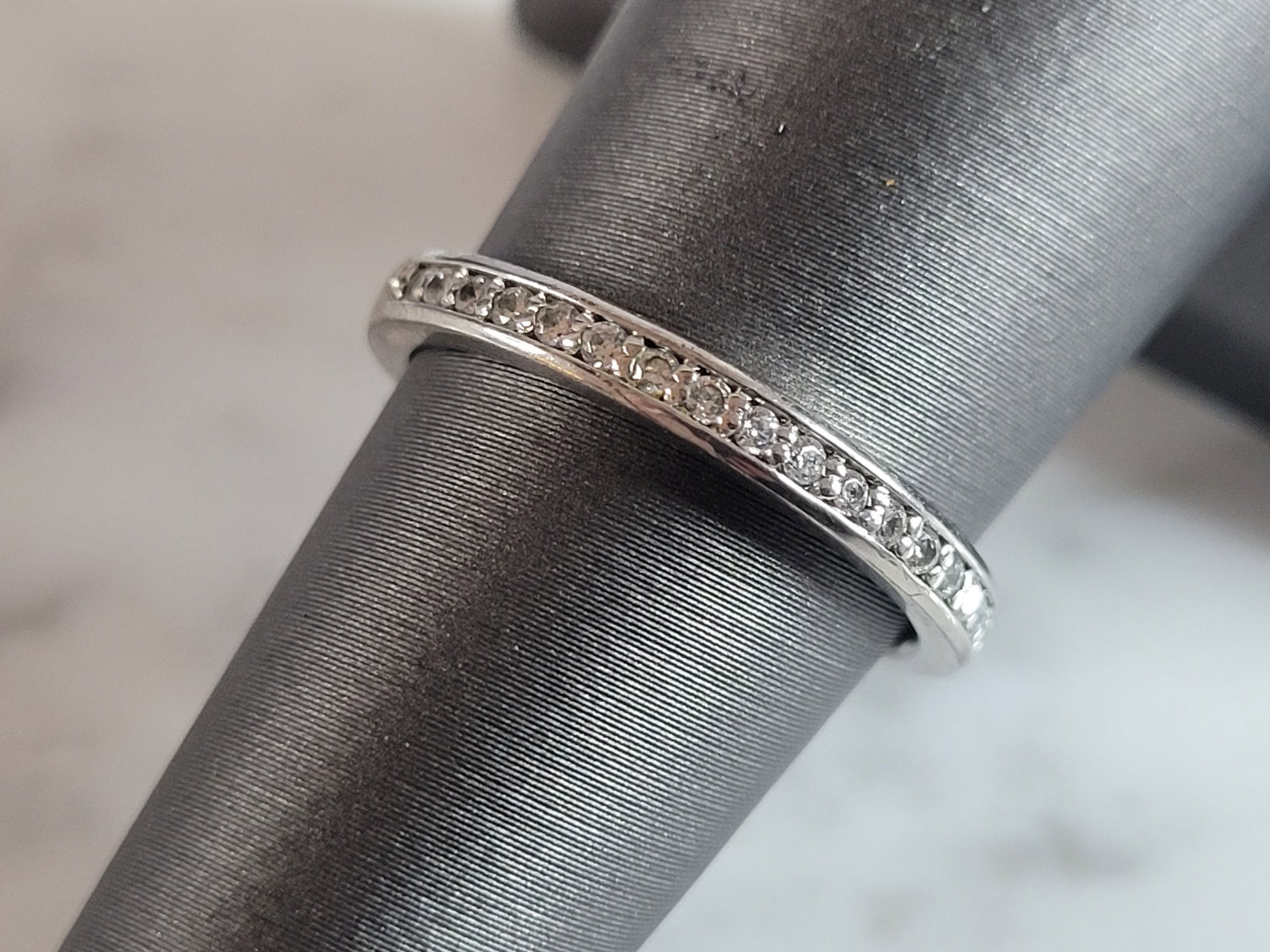 Womens Estate Sterling Silver CZ Ring: A WOMENS ESTATE STERLING SILVER CZ RING THAT WEIGHS 2.0g. THE RING IS A SIZE 6.25, AND MEASURES ABOUT 1/8" WIDE. THIS WOULD MAKE A NICE GIFT FOR THAT SOMEONE SPECIAL. ANY QUESTIONS PLEASE DO NOT HESIT