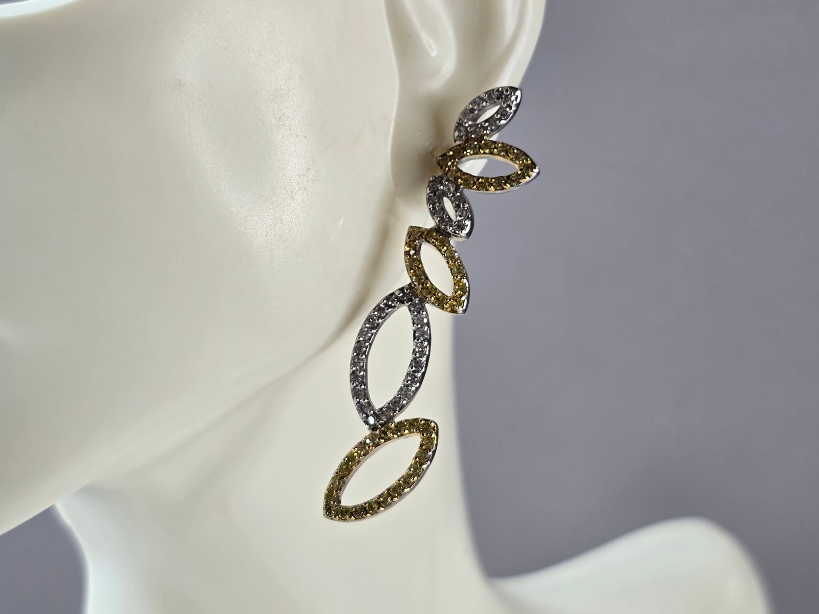 Womens Vintage Estate Sterling Silver Modernist Earrings: A PAIR OF WOMENS STERLING SILVER MODERNIST EARRINGS. EARRINGS WEIGH 6.3g, AND MEASURE 1 7/8" BY 1/2". ANY QUESTIONS, PLEASE DO NOT HESITATE TO ASK. BE SURE TO CHECK OUT SOME OF MY OTHER GREAT ITEMS UP